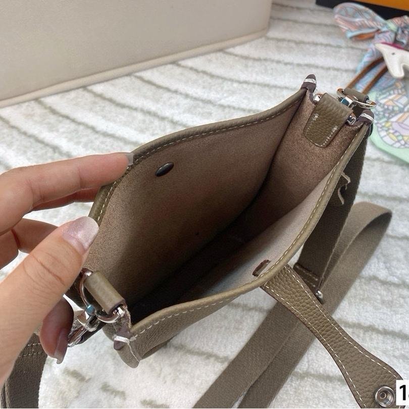 Evelyne TPM 18 in Taurillon Clemence Leather – Mini Crossbody with Iconic Ease - 图片 9