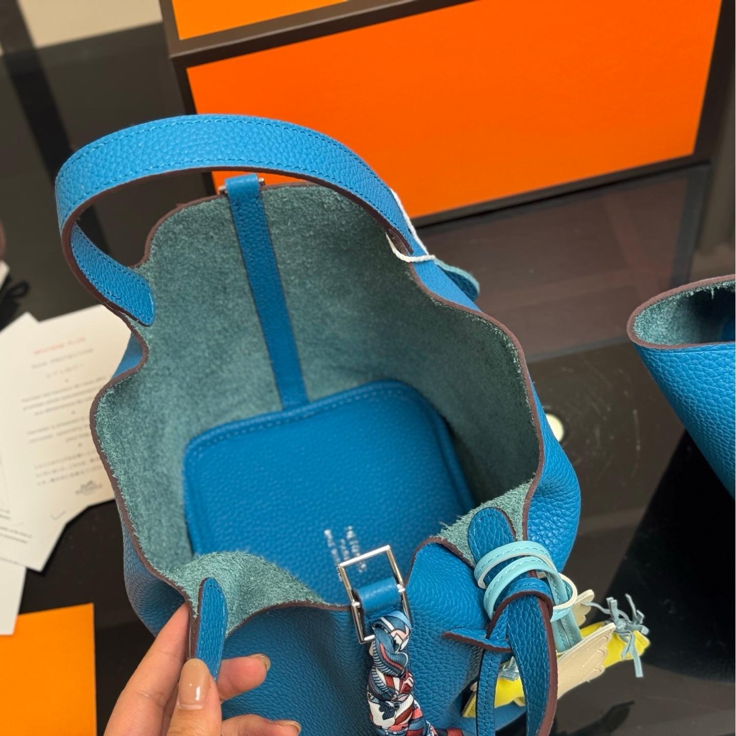 Hermès Picotin 18 in Blue Clemence Leather with Palladium Lock - 图片 4