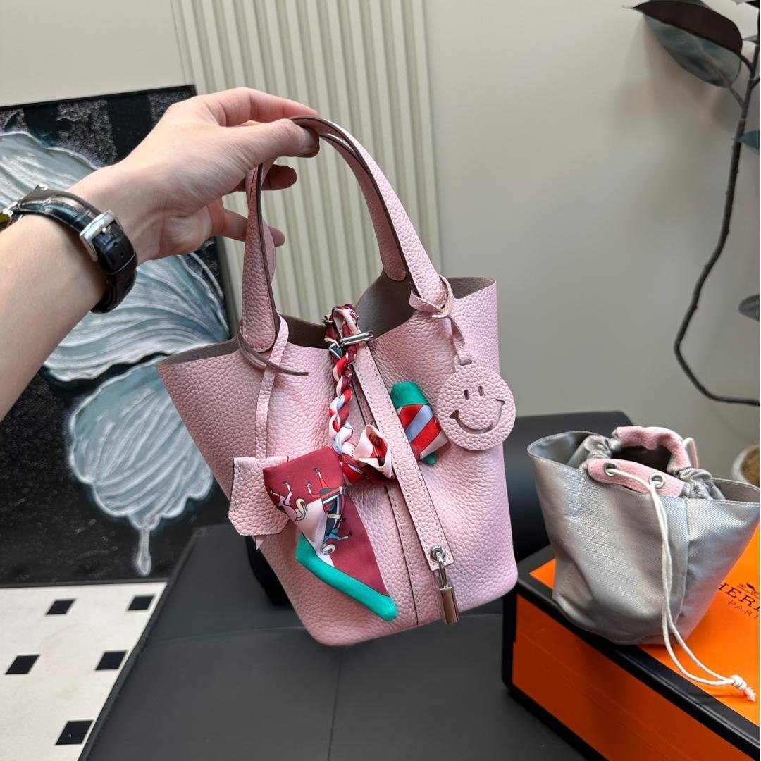 Hermès Picotin Lock 13 Bucket Bag in Pink Togo Leather with Palladium Hardware - 图片 3