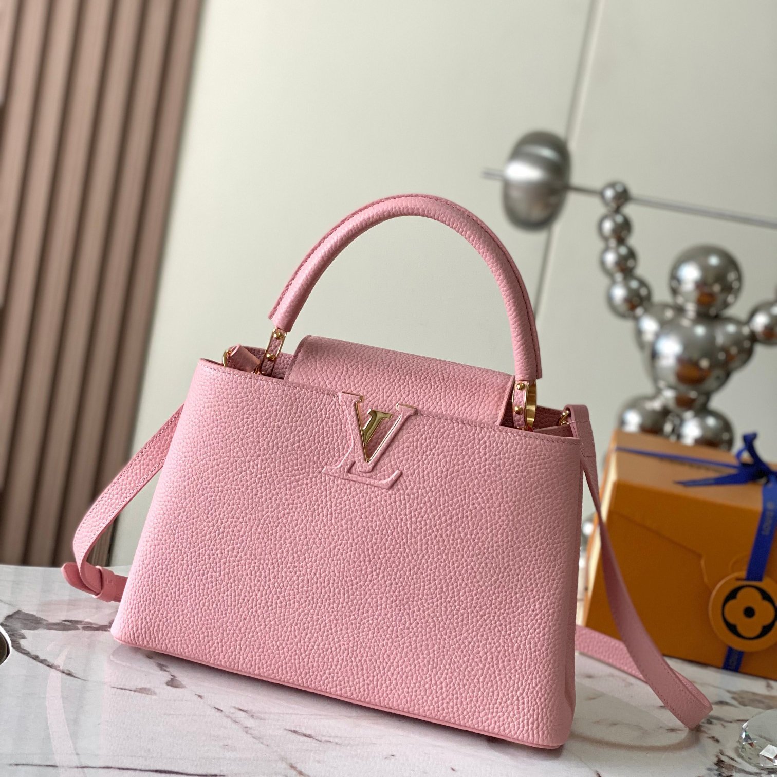 Capucines MM Pink Taurillon Leather 31.5CM
