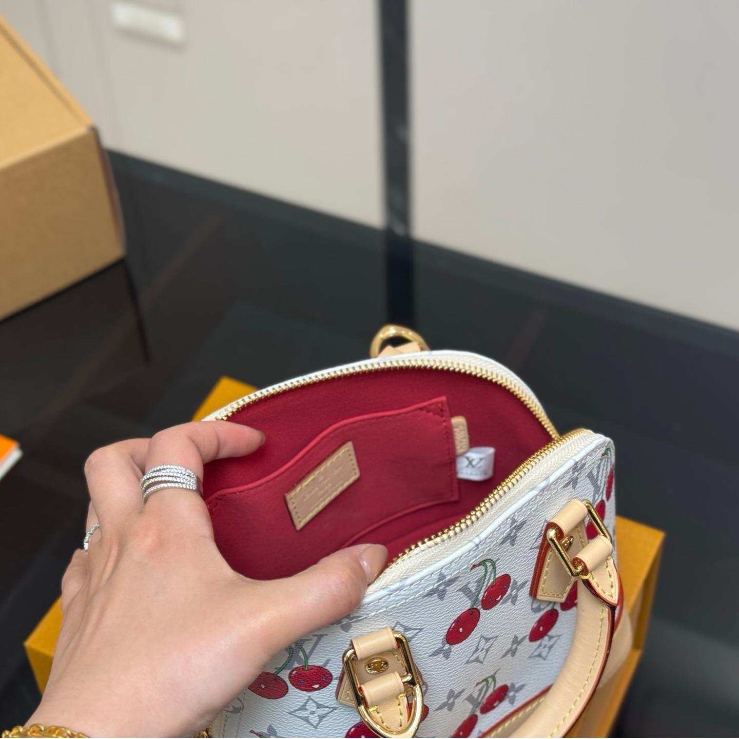 LV Alma Cherry Monogram Leather Handbag – 25cm Shell Bag - 图片 4