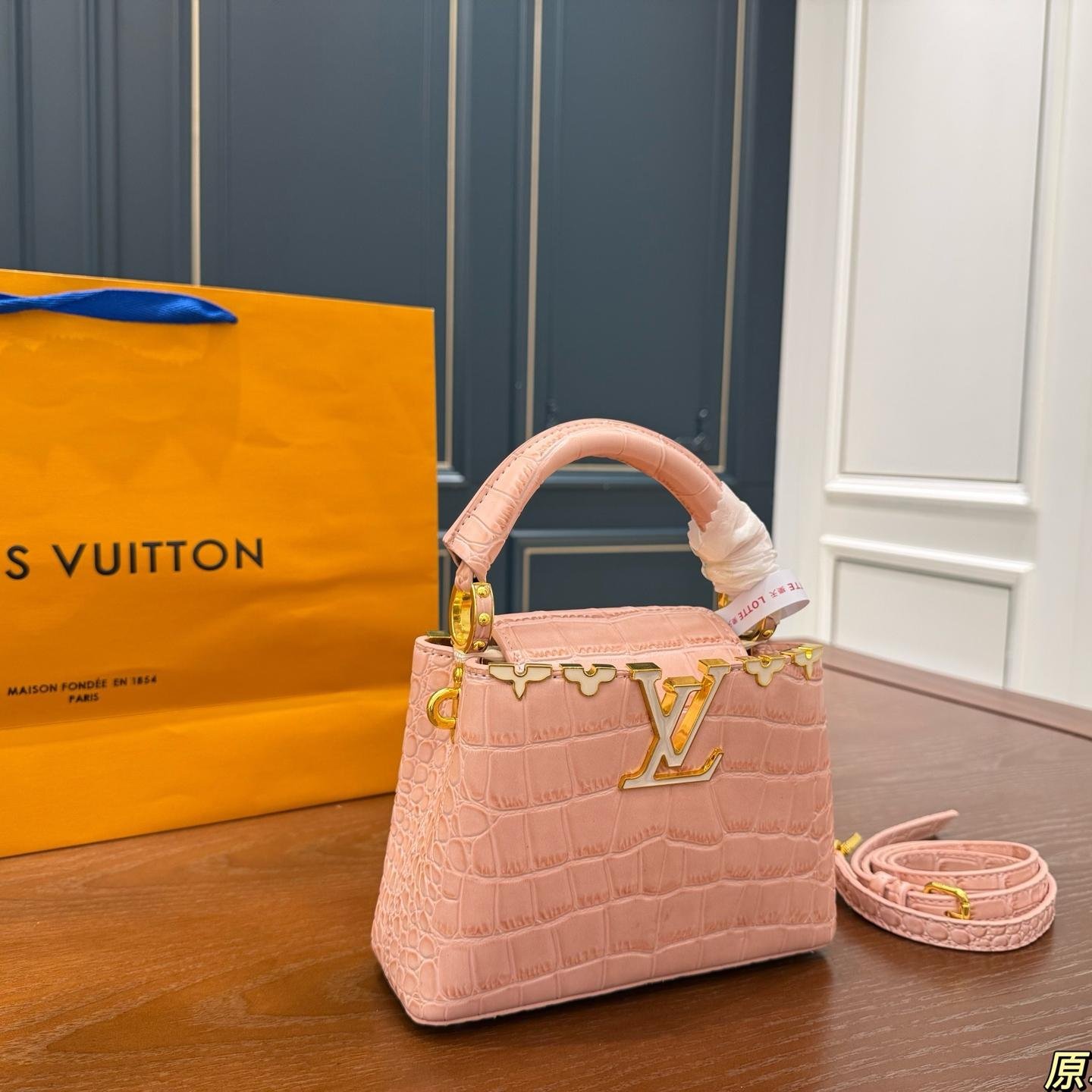 LV Capucines Mini Bag – Crocodile-Pattern Leather with Gold Hardware 20CM - 图片 2