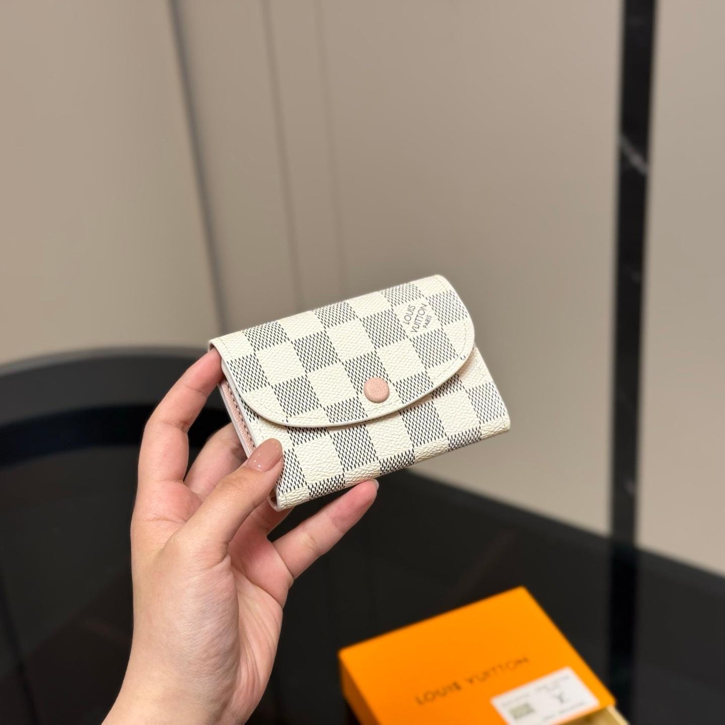 LV Compact Wallet in Damier Canvas – Iconic Checkered Mini Purse 10CM