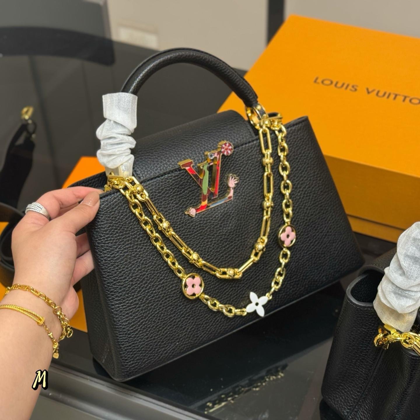 Luxury Taurillon Leather Handbag – LV Capucines with Chain Charm 23CM/28CM - 图片 5