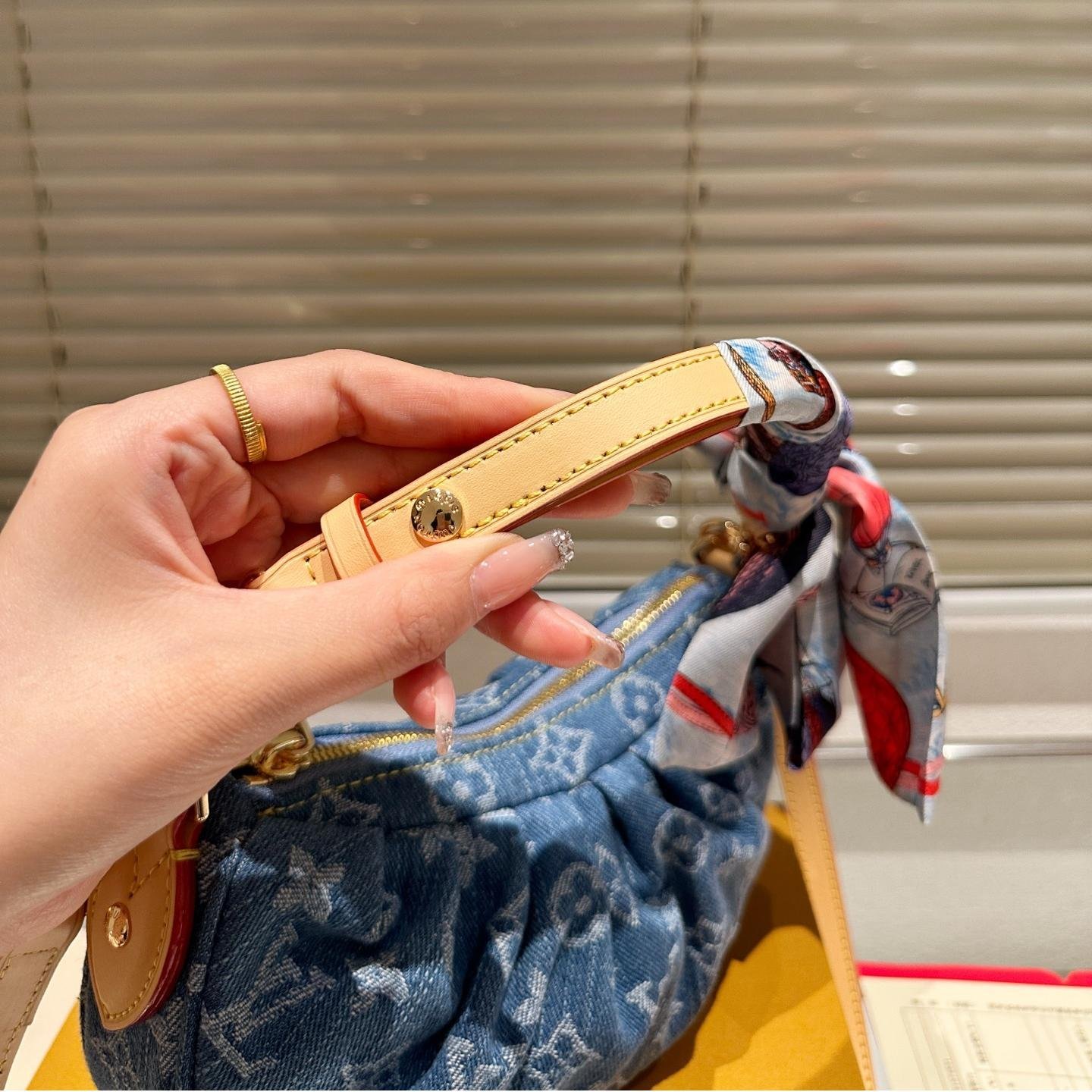 Louis Vuitton Pochette Valley Denim Shoulder Bag 21CM - 图片 3