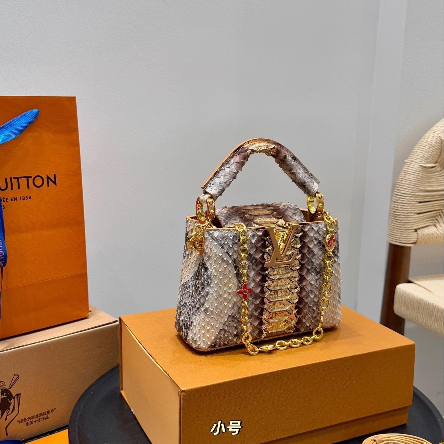 Luxury Python Leather Tote Bag with Gold LV Logo Hardware 20CM/28CM - 图片 3