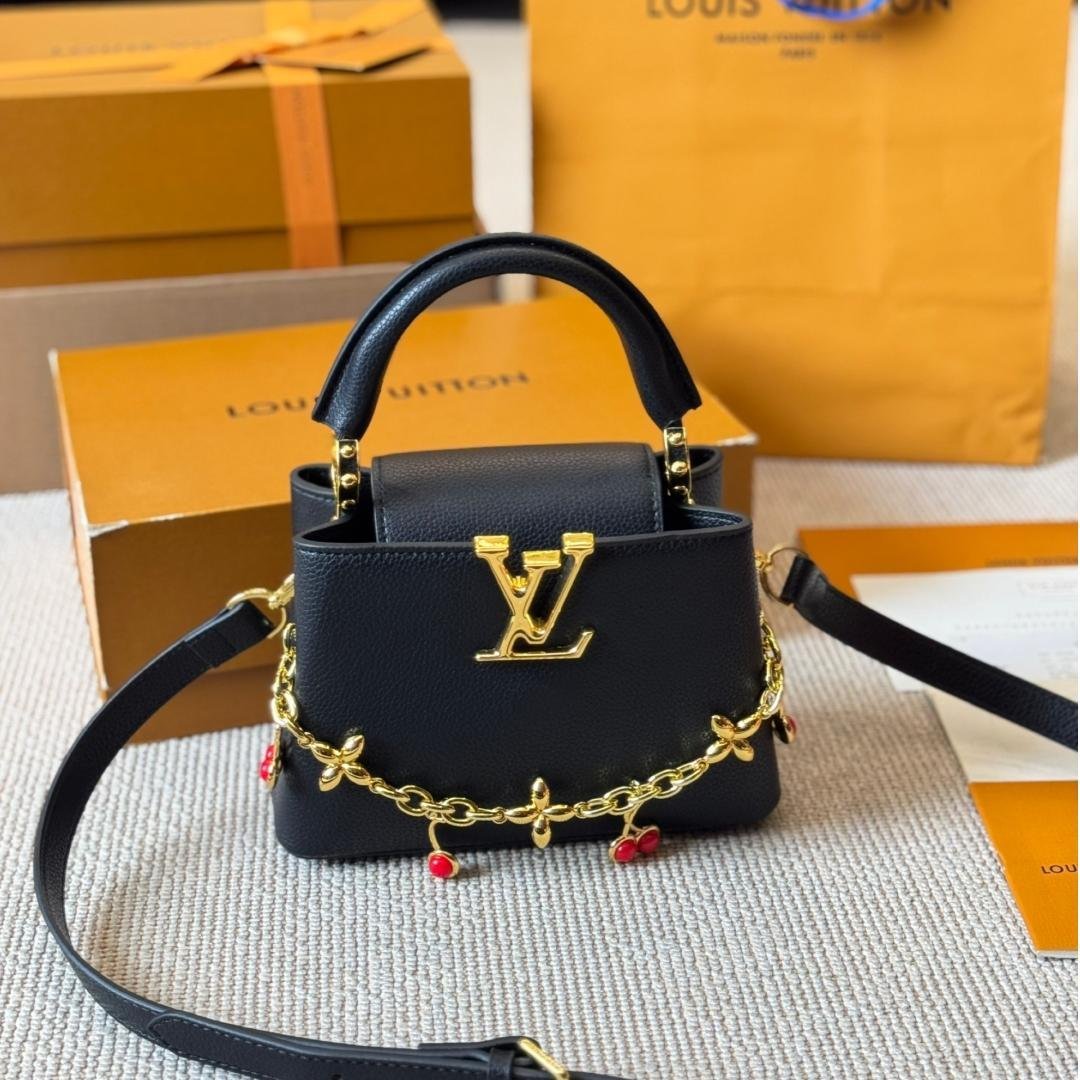 Capucines Handbag in Black Taurillon Leather with Gold LV & Cherry Chain – Available in 27CM & 20CM - 图片 3