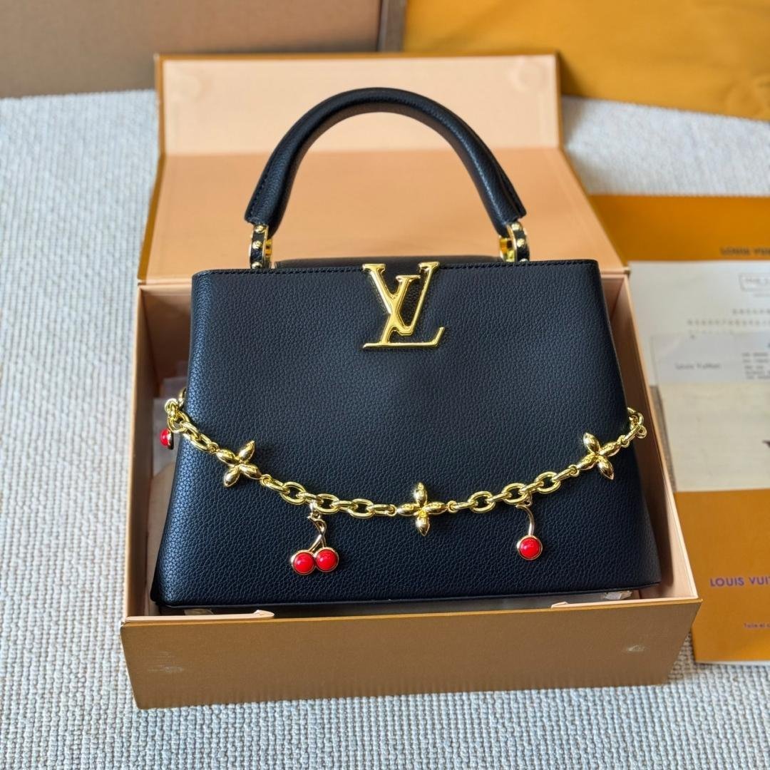 Capucines Handbag in Black Taurillon Leather with Gold LV & Cherry Chain – Available in 27CM & 20CM - 图片 5