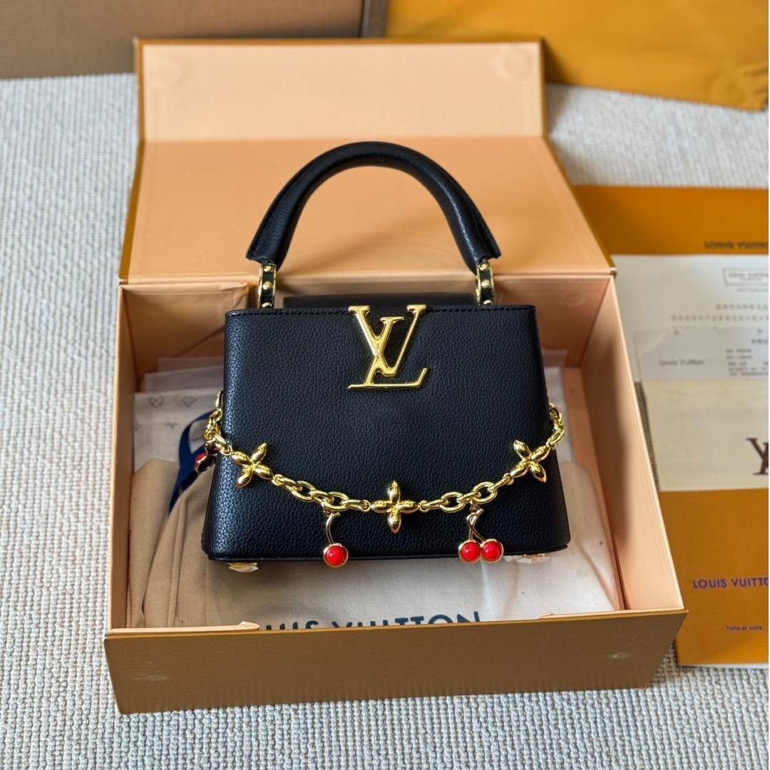 Capucines Handbag in Black Taurillon Leather with Gold LV & Cherry Chain – Available in 27CM & 20CM - 图片 6