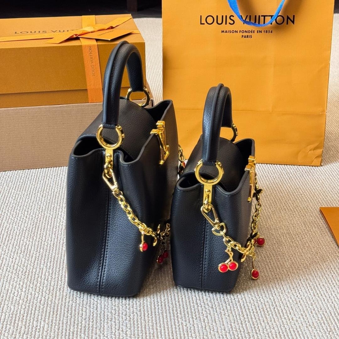 Capucines Handbag in Black Taurillon Leather with Gold LV & Cherry Chain – Available in 27CM & 20CM - 图片 7