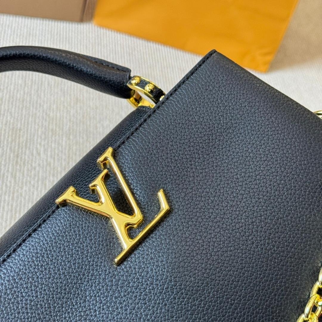 Capucines Handbag in Black Taurillon Leather with Gold LV & Cherry Chain – Available in 27CM & 20CM - 图片 8