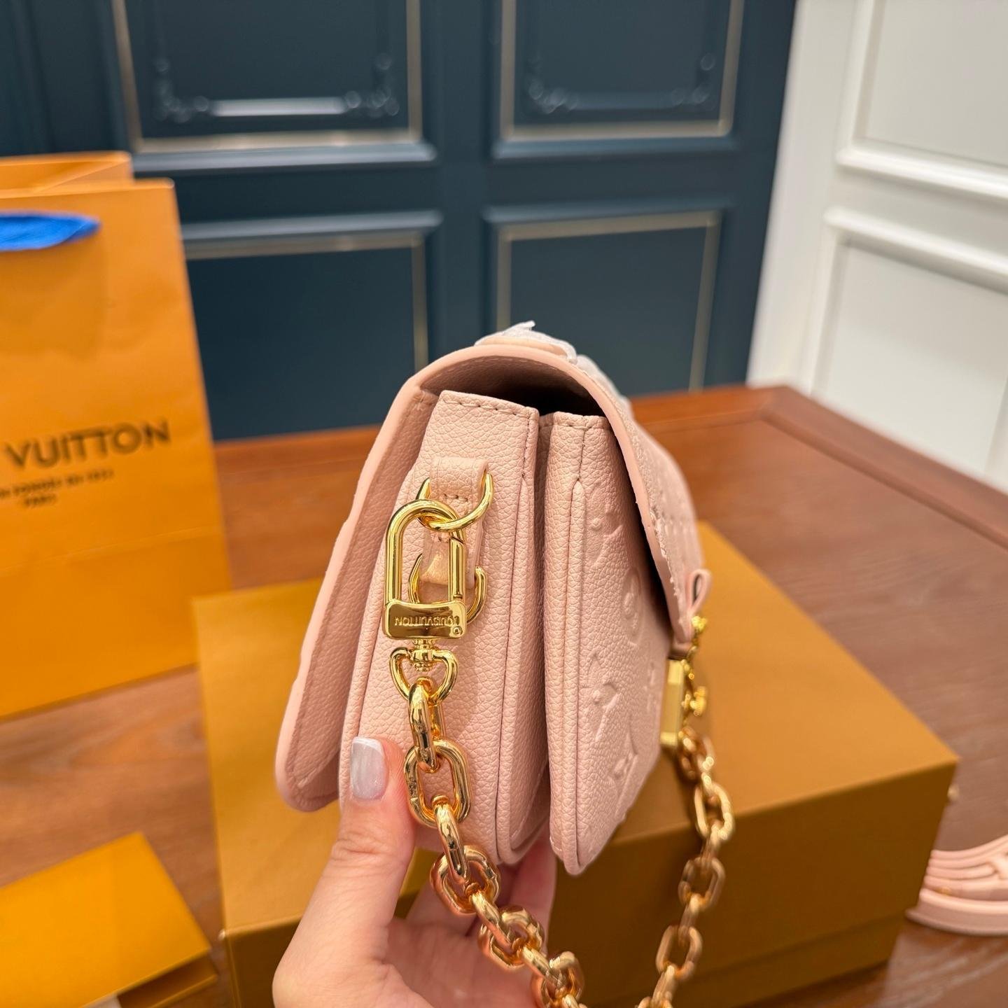 Louis Vuitton Mini Metis Bag in Soft Pink – Compact Leather Crossbody 21CM - 图片 3