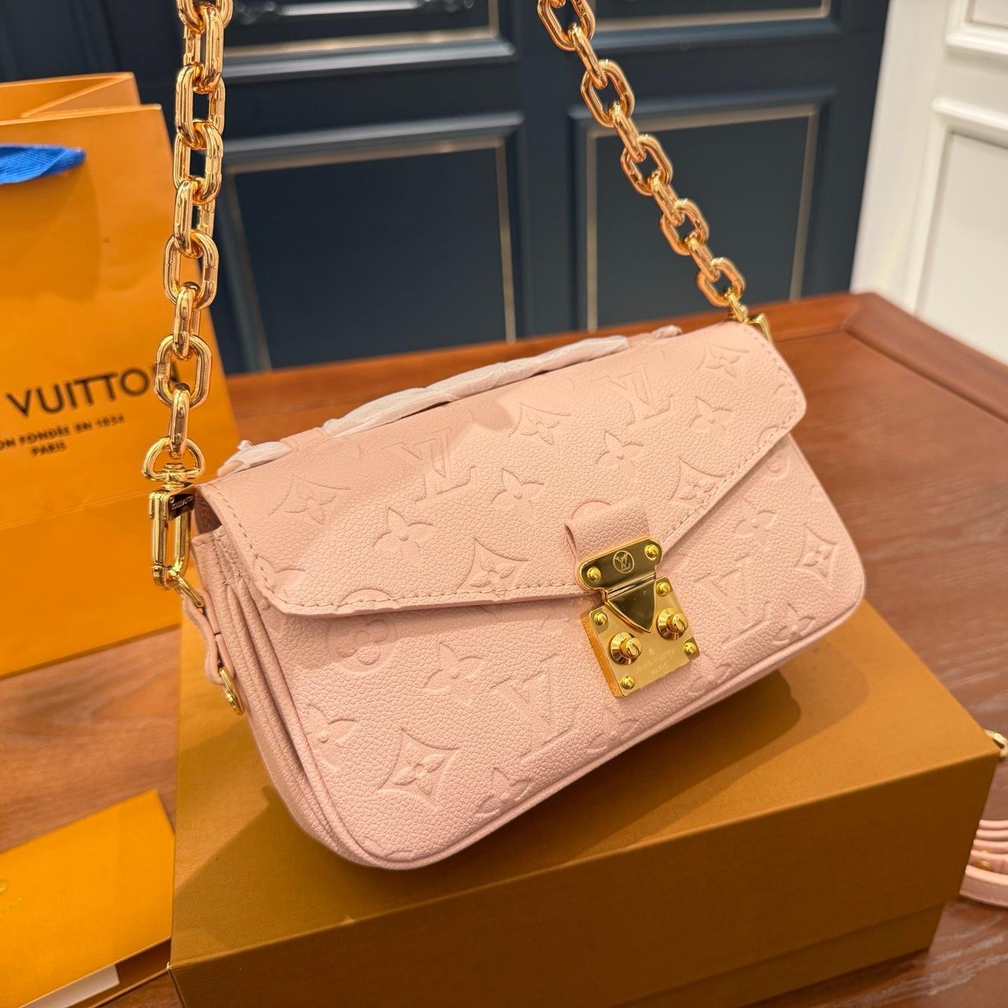 Louis Vuitton Mini Metis Bag in Soft Pink – Compact Leather Crossbody 21CM - 图片 7