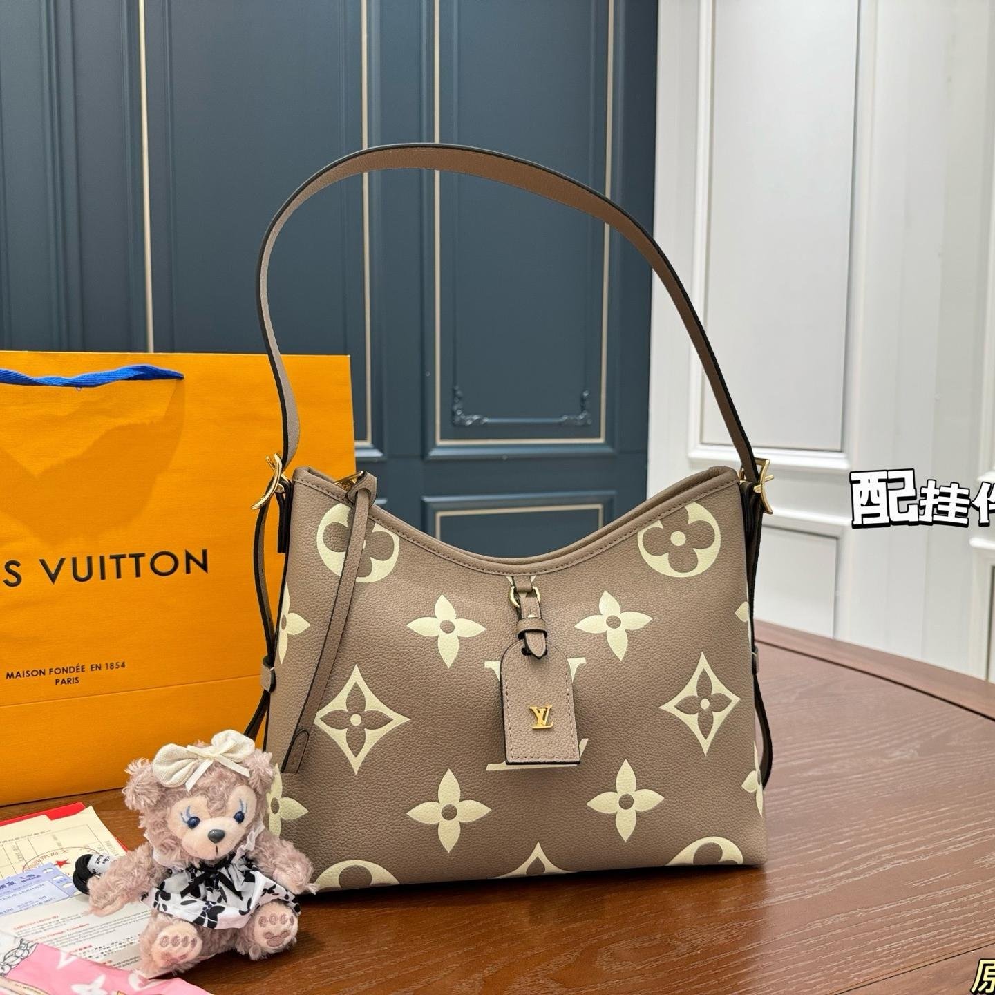 LV Carryall Hobo Shoulder Bag in Monogram Leather – 29cm