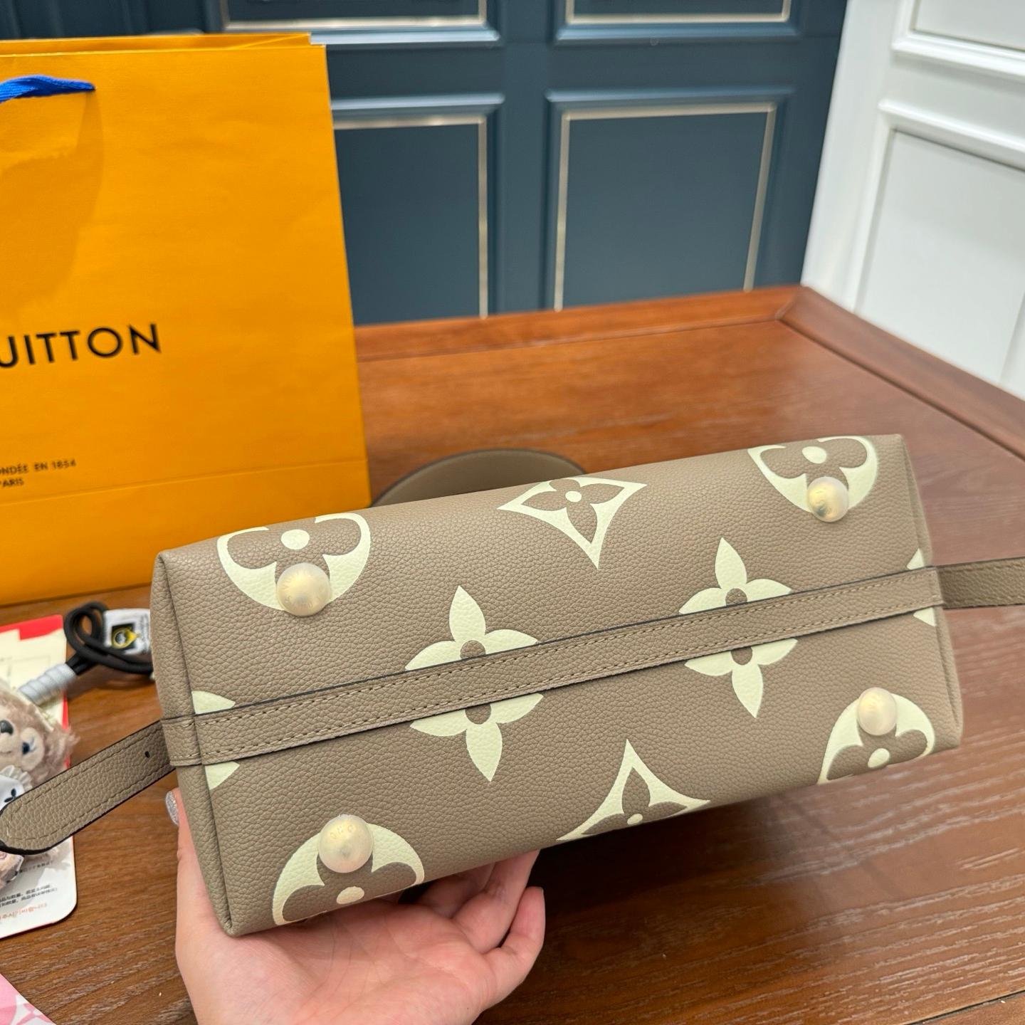 LV Carryall Hobo Shoulder Bag in Monogram Leather – 29cm - 图片 6