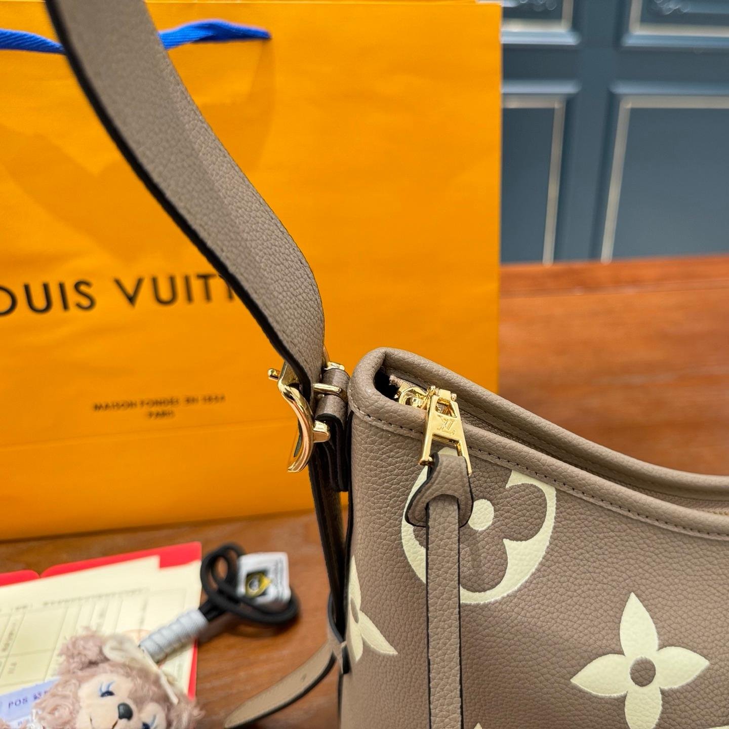 LV Carryall Hobo Shoulder Bag in Monogram Leather – 29cm - 图片 7