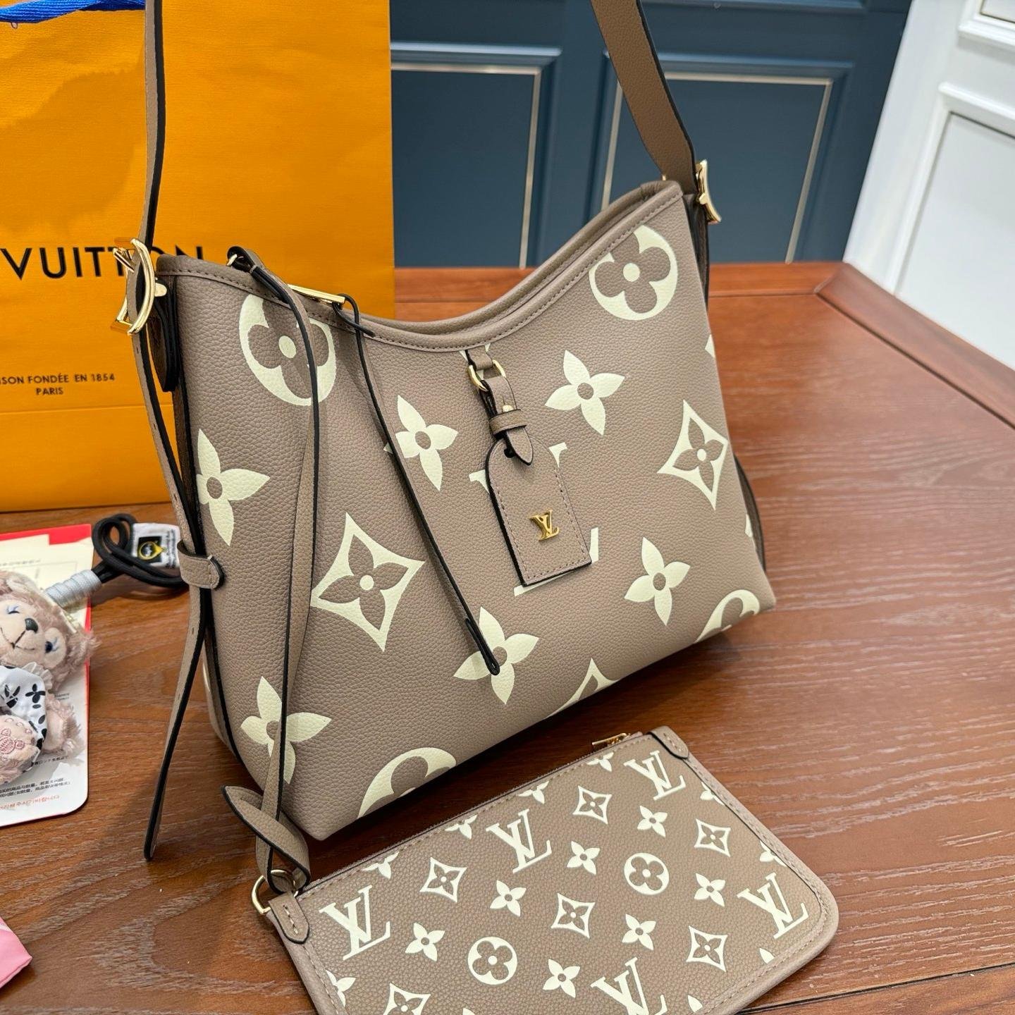 LV Carryall Hobo Shoulder Bag in Monogram Leather – 29cm - 图片 9