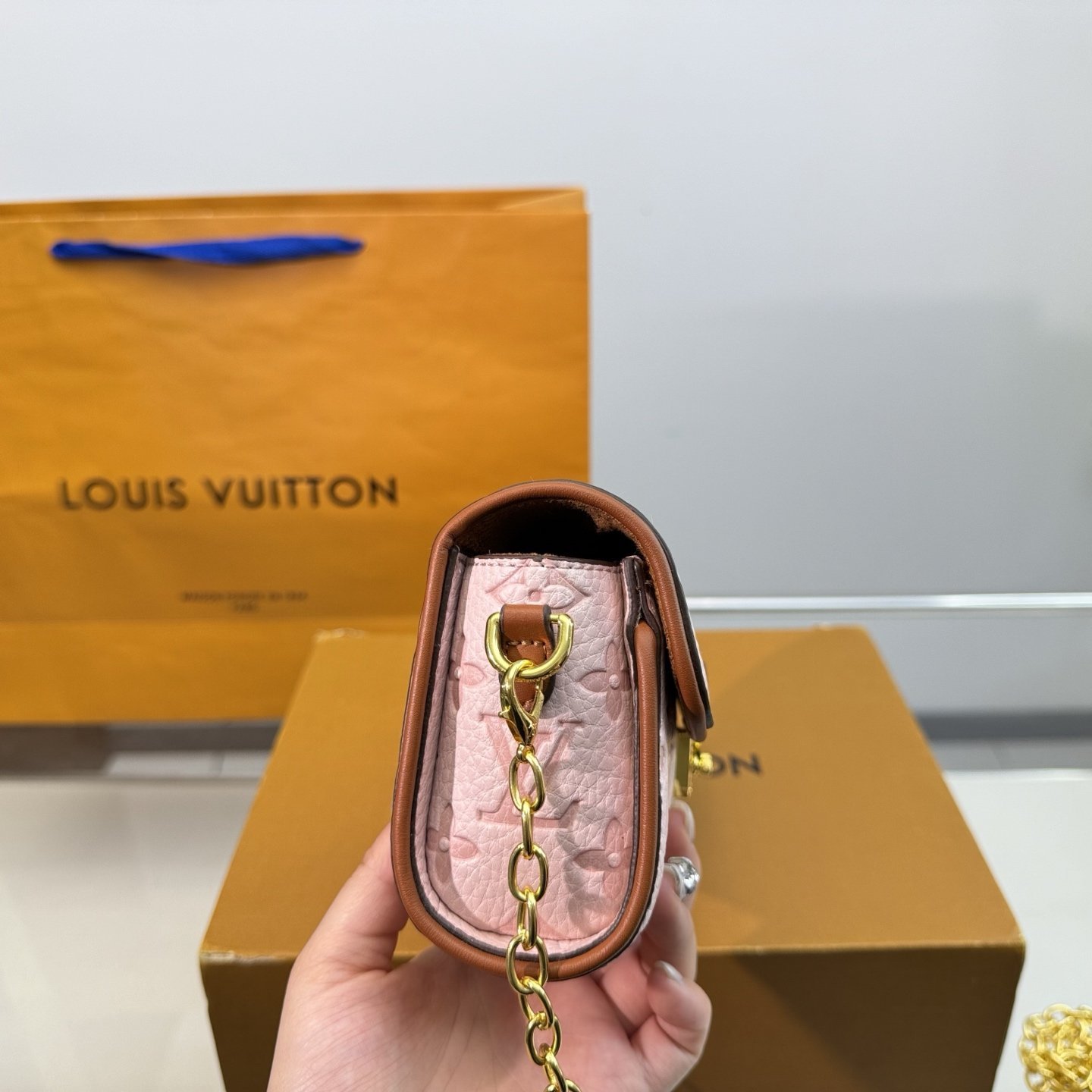 Pink Leather Chain Pochette – Long Monogram Clutch Bag 20CM - 图片 4