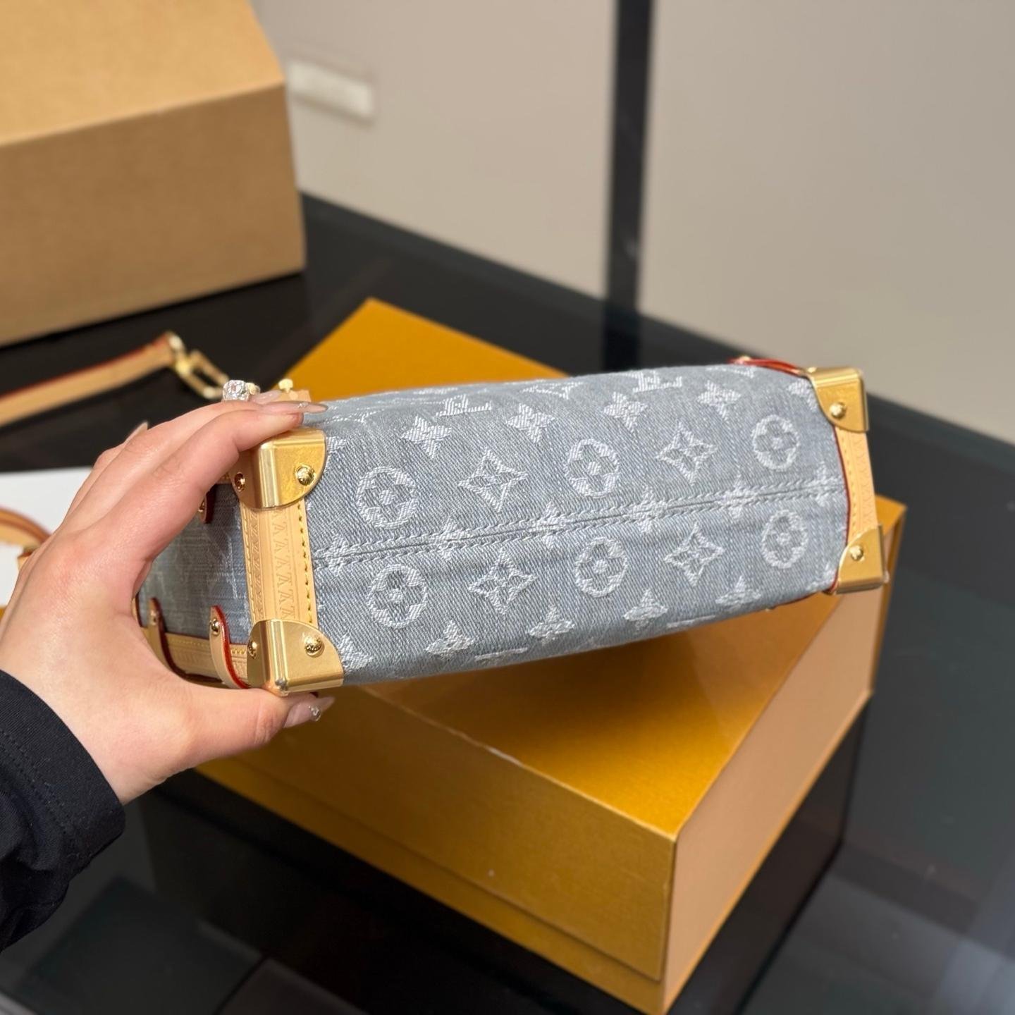 Louis Vuitton Monogram Denim Soft Trunk Bag – Mini Crossbody Case 23CM - 图片 9