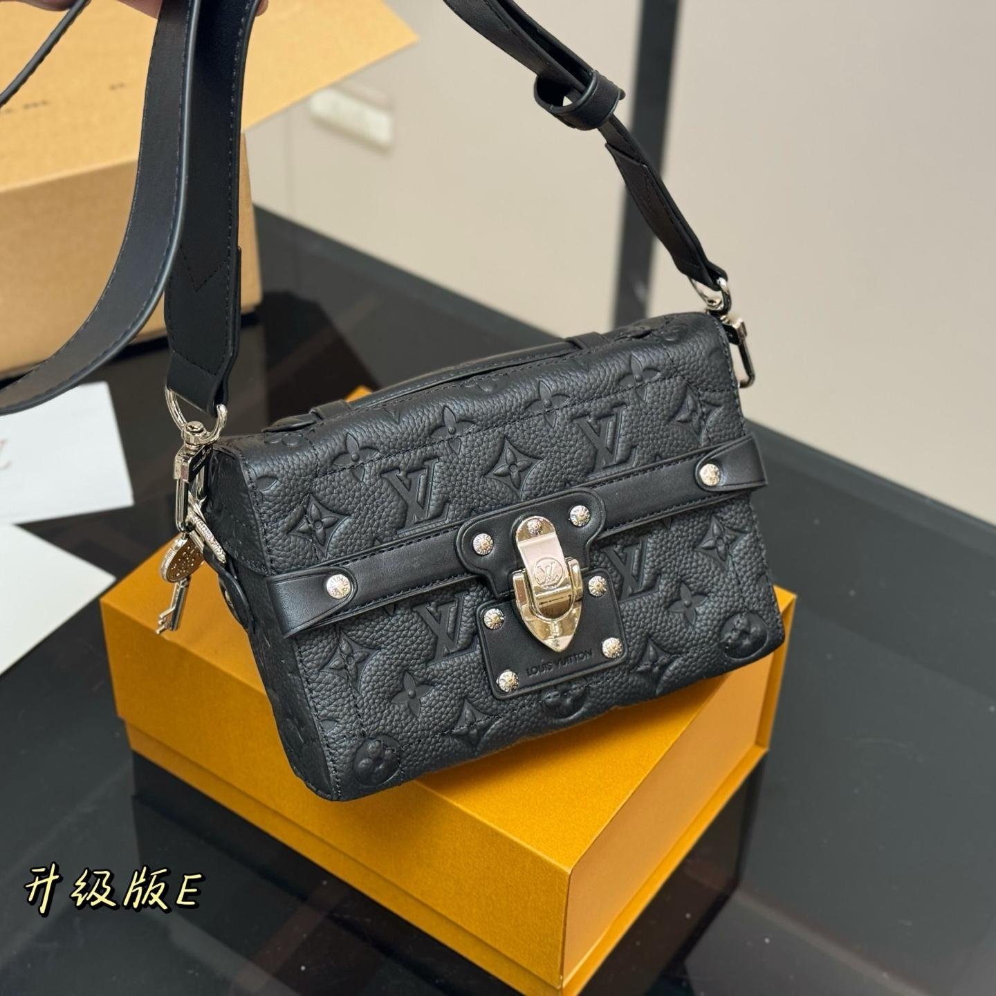 Louis Vuitton Mini Soft Trunk – Black Monogram Leather Box Bag 20CM - 图片 2