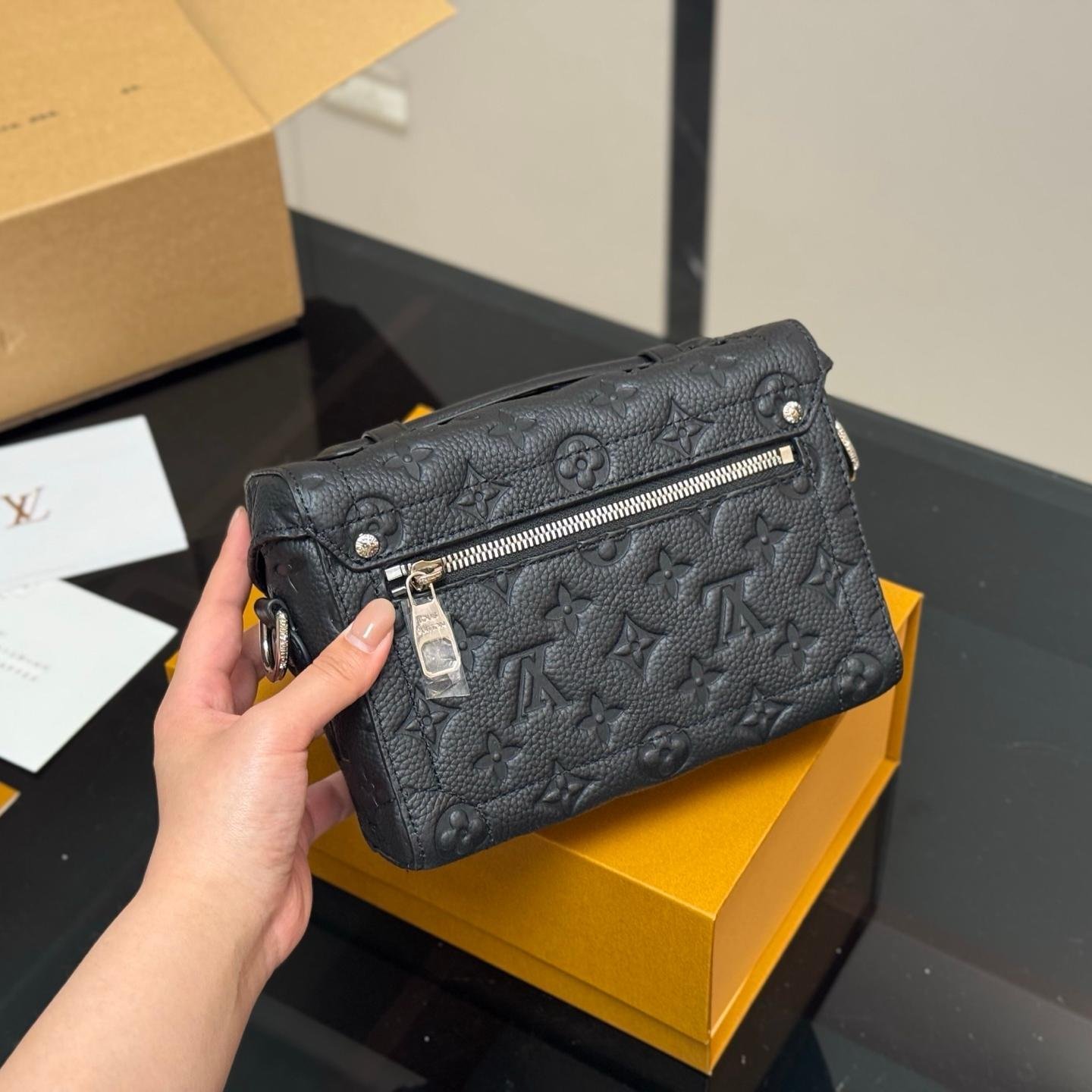 Louis Vuitton Mini Soft Trunk – Black Monogram Leather Box Bag 20CM - 图片 7