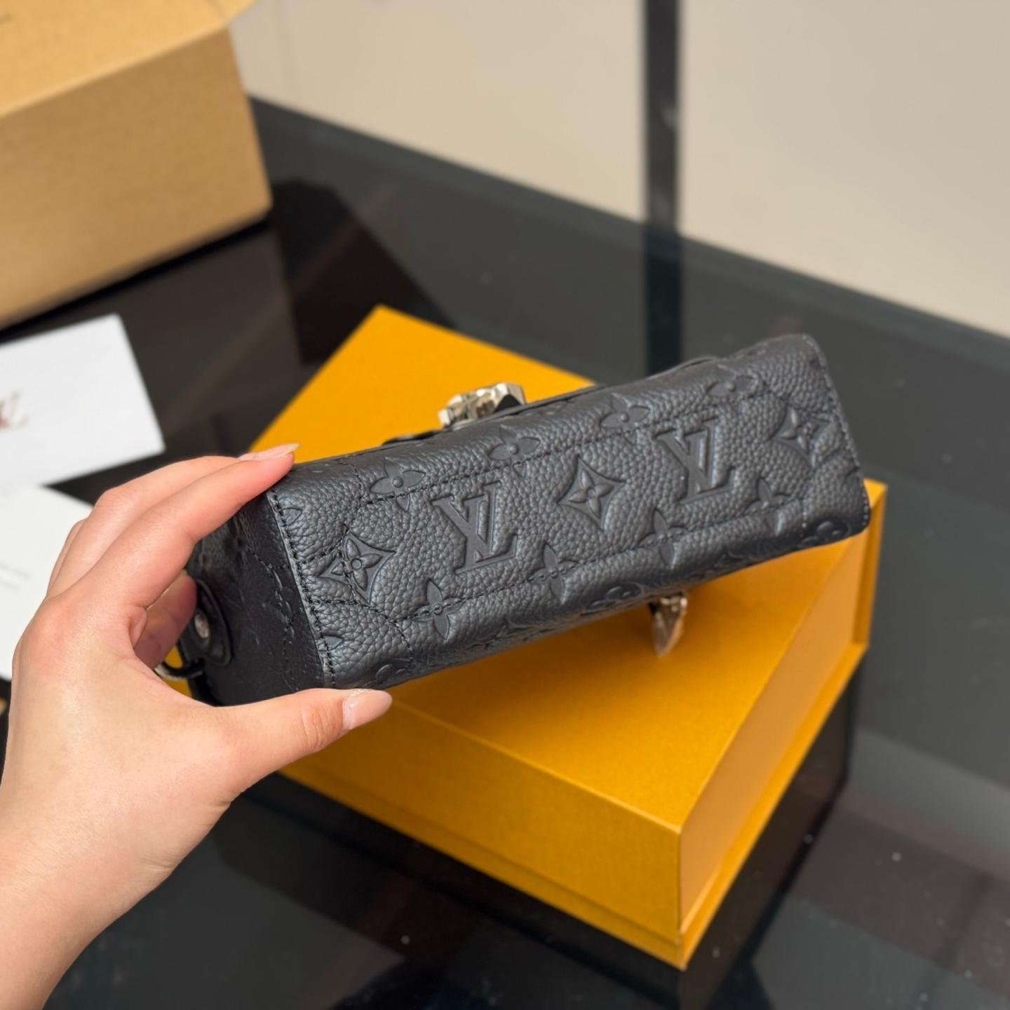 Louis Vuitton Mini Soft Trunk – Black Monogram Leather Box Bag 20CM - 图片 8