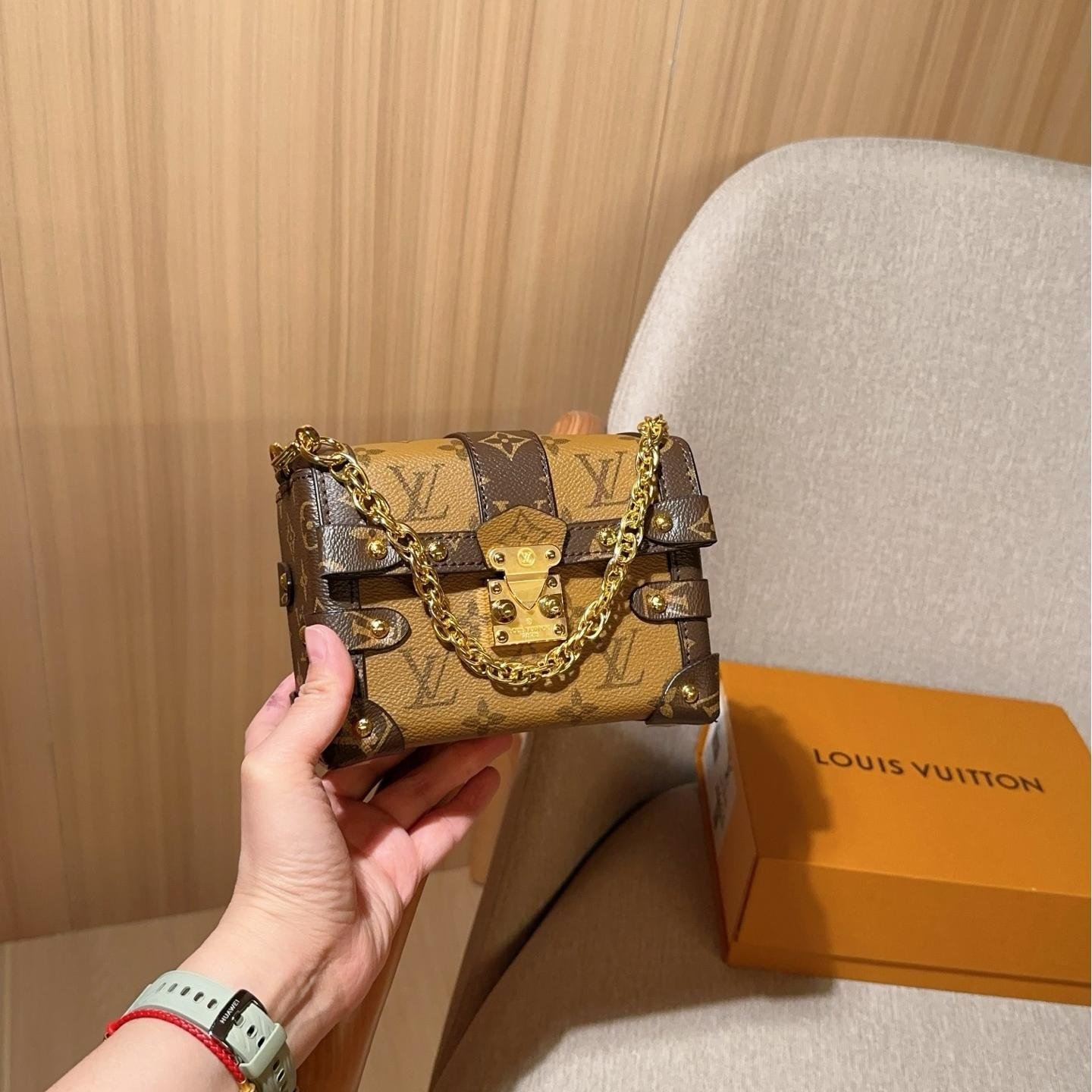 Essential Monogram Mini Trunk Bag – Luxury LV Box Purse with Chain 17CM - 图片 3