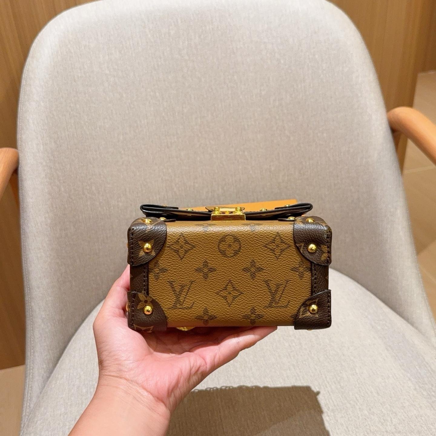 Essential Monogram Mini Trunk Bag – Luxury LV Box Purse with Chain 17CM - 图片 6