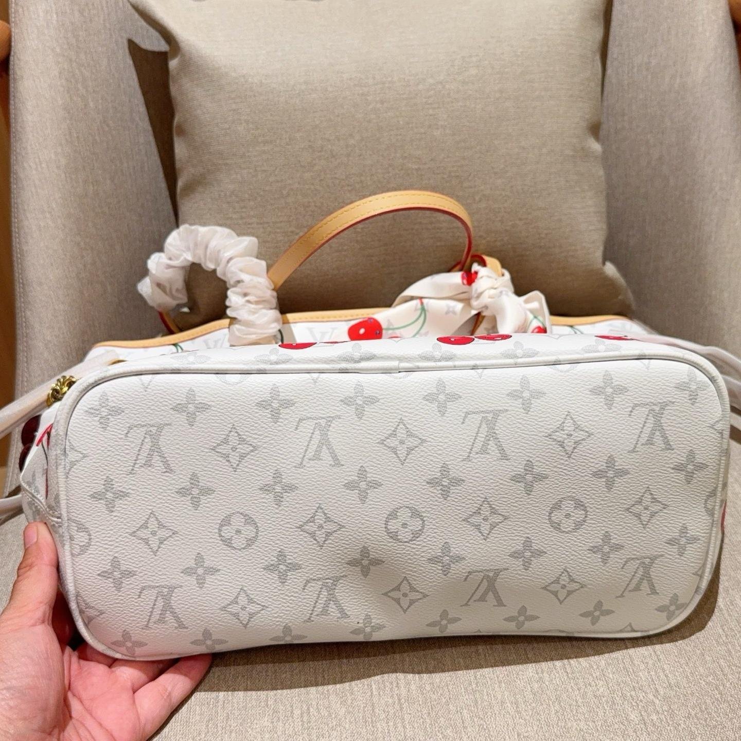 Limited Edition LV × Takashi Murakami Cherry Neverfull Tote – 32CM Collector’s Edition - 图片 6