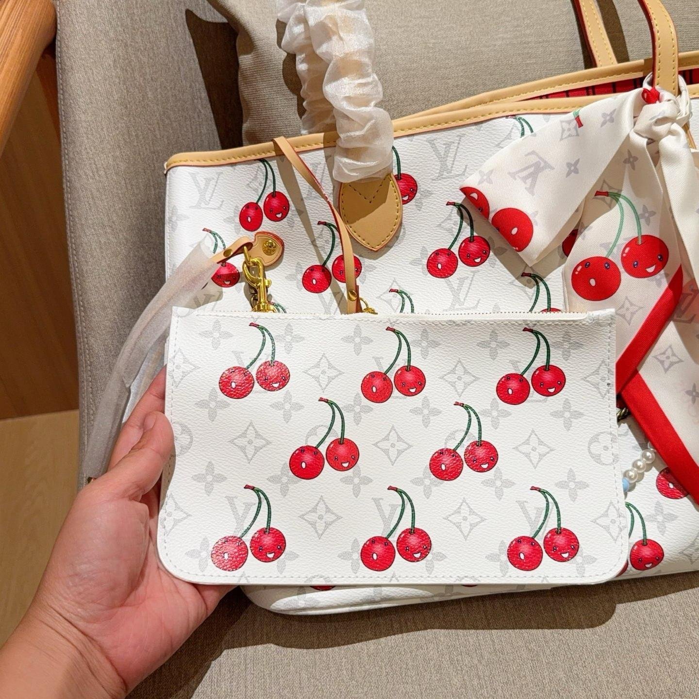Limited Edition LV × Takashi Murakami Cherry Neverfull Tote – 32CM Collector’s Edition - 图片 8