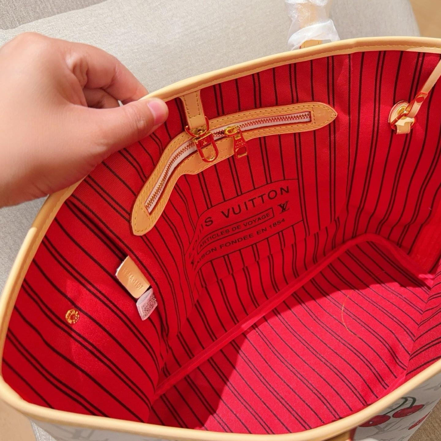 Limited Edition LV × Takashi Murakami Cherry Neverfull Tote – 32CM Collector’s Edition - 图片 9