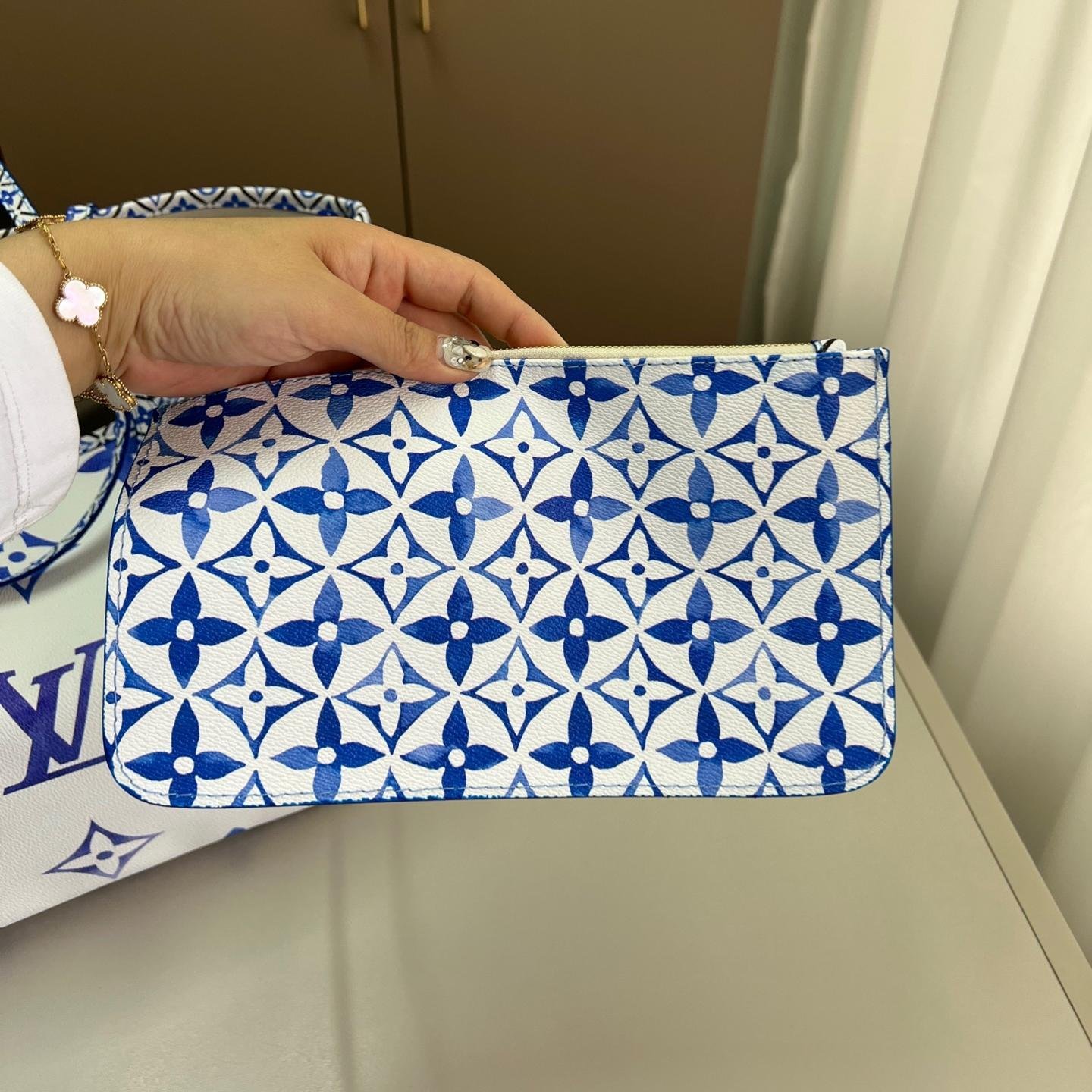 Blue Gradient Monogram Neverfull Tote Bag with Printed Pouch – 33cm Summer Edition - 图片 5