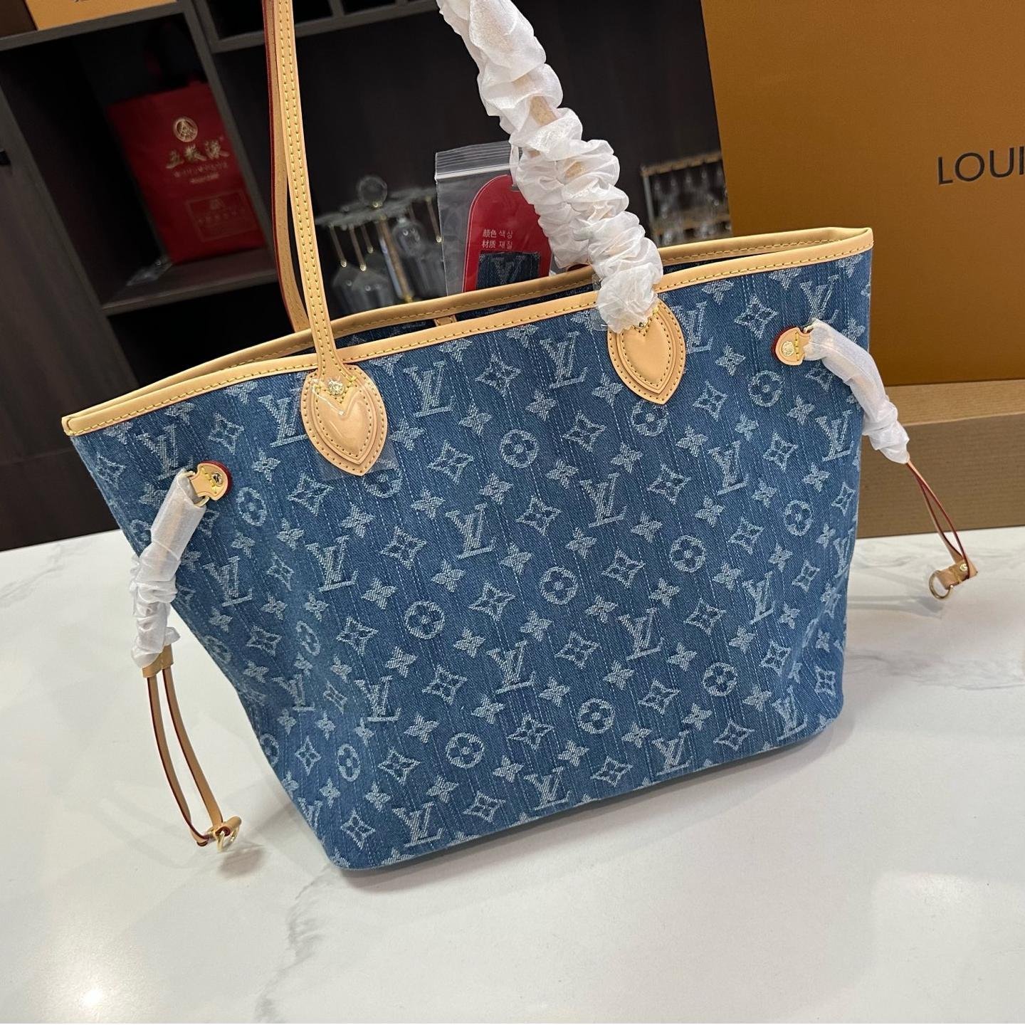 Medium Denim Monogram Neverfull Tote – 32cm Classic Everyday Bag - 图片 8
