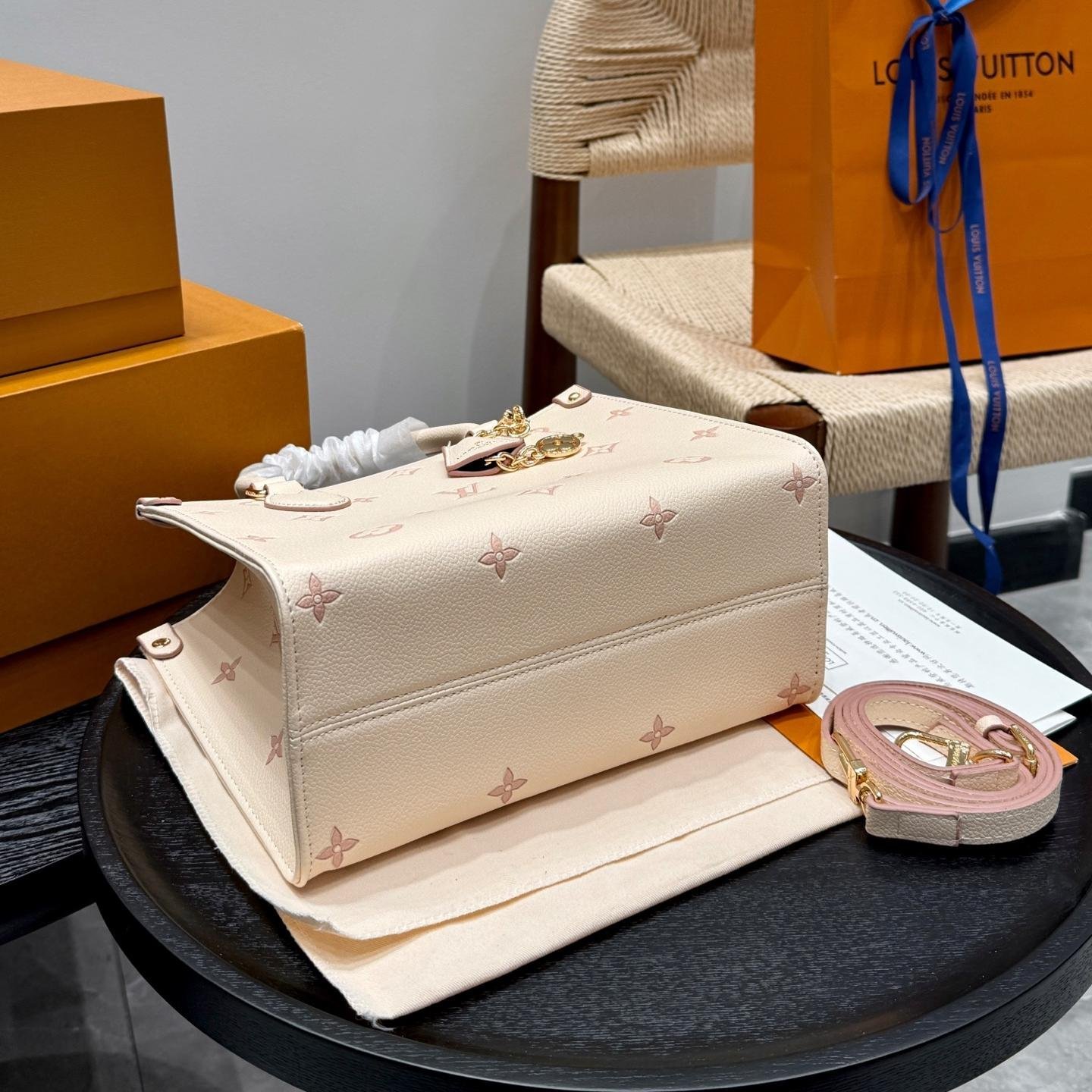 Mini Onthego Tote in Creamy Beige Monogram Empreinte Leather – 25CM Jungle Collection - 图片 6