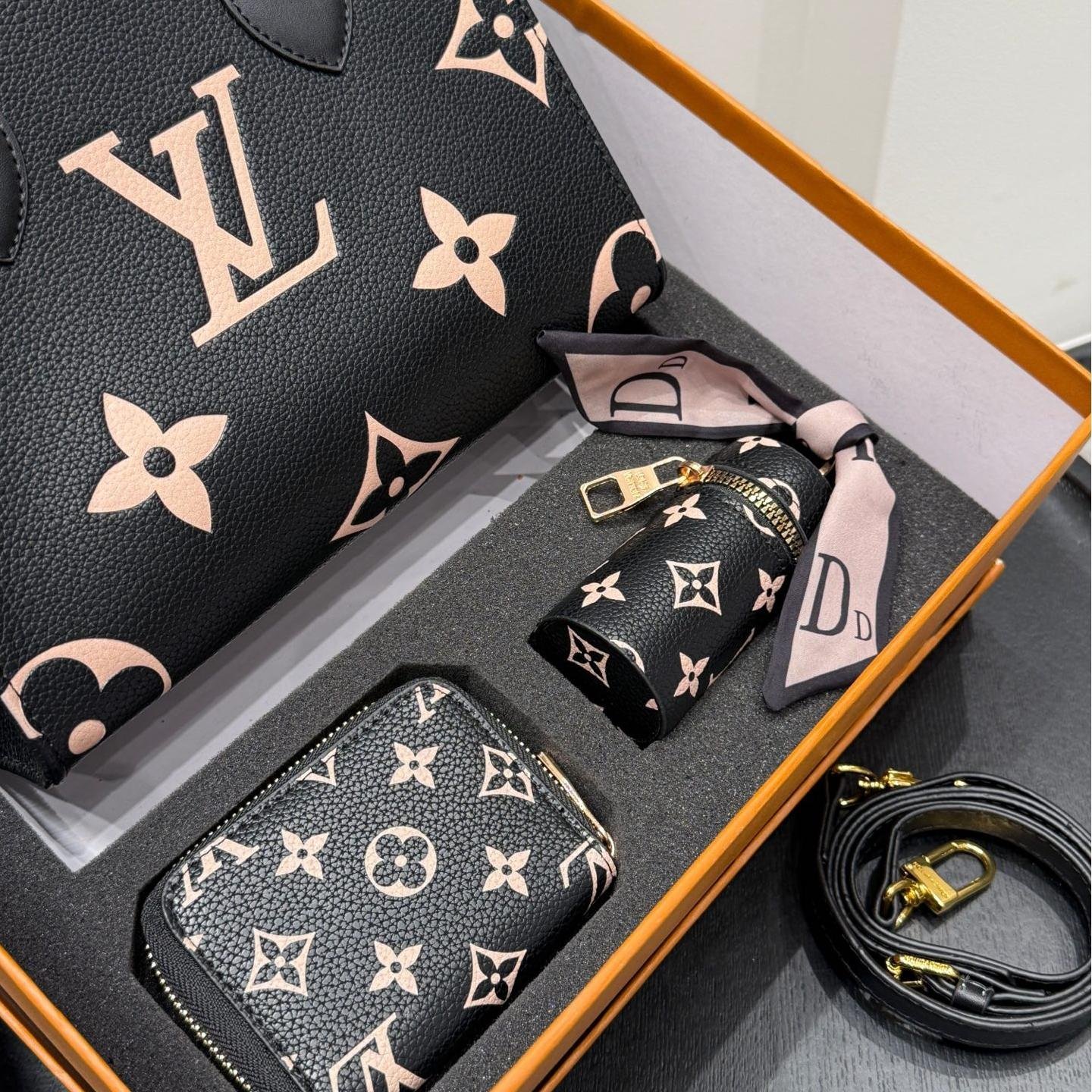 LV Onthego Jungle Tote Set – 25cm Black Embossed Monogram with Card Holder & Key Pouch - 图片 3