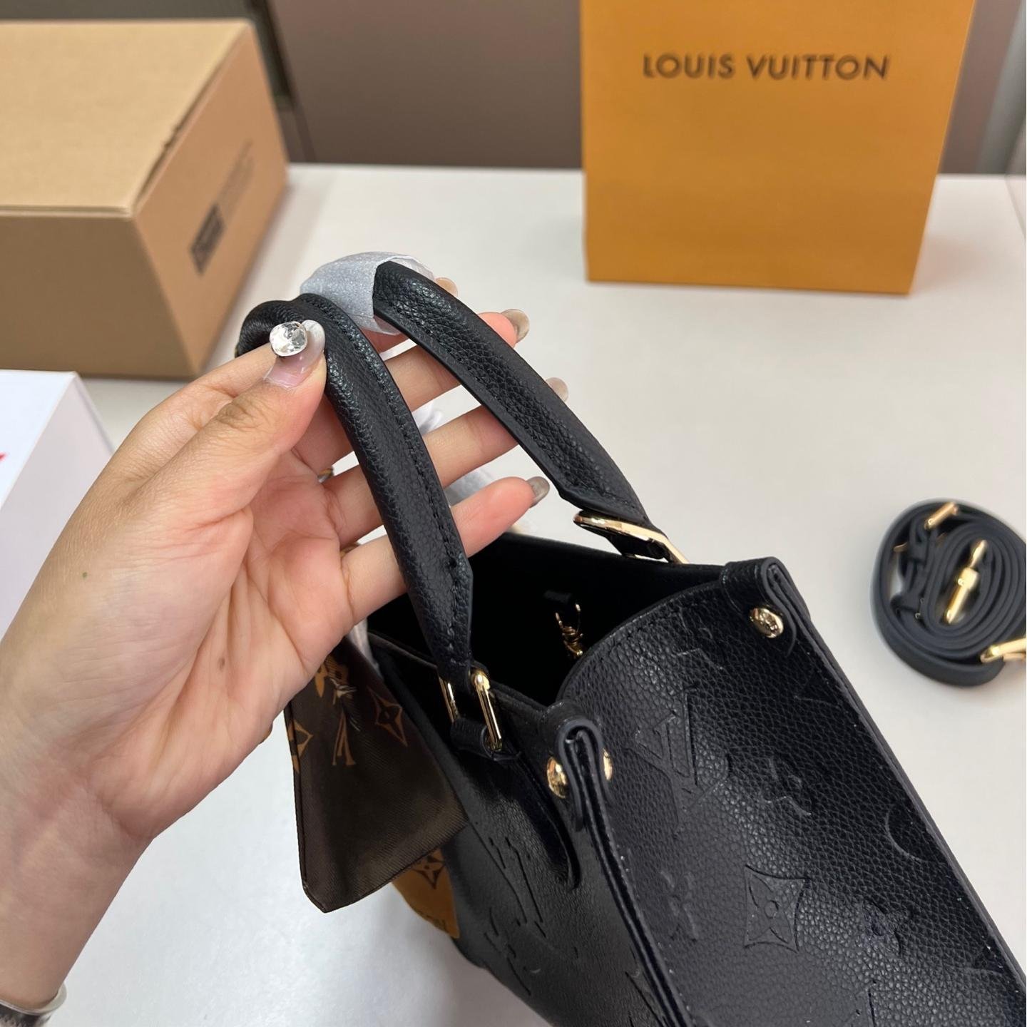 Mini Black Embossed LV Onthego Tote with Scarf – 18cm Elegant Edition - 图片 6