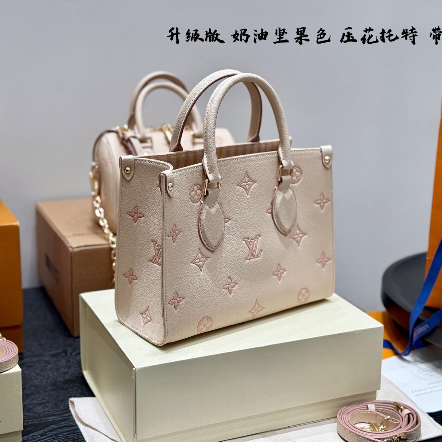 LV OnTheGo Mini Tote in Cream Hazelnut – 25cm Embossed Leather Bag with NFC - 图片 5