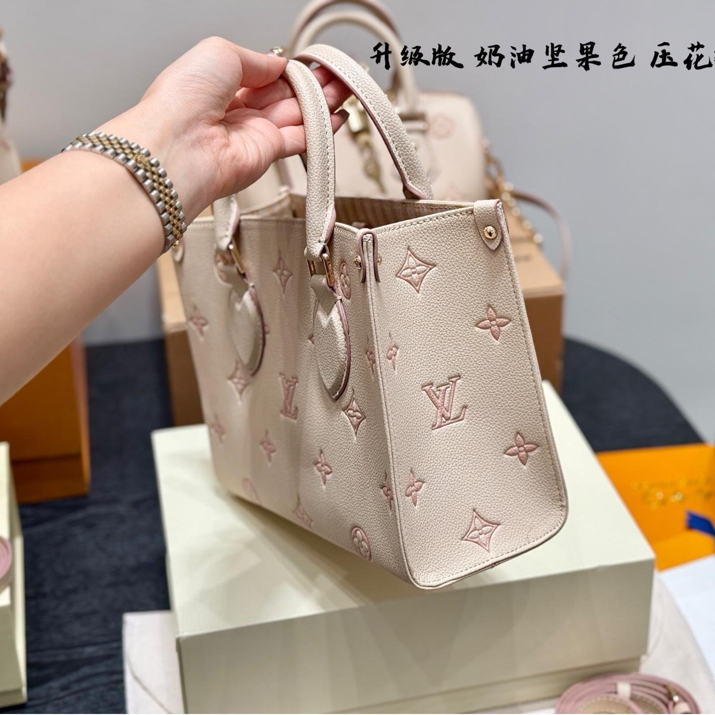 LV OnTheGo Mini Tote in Cream Hazelnut – 25cm Embossed Leather Bag with NFC - 图片 6