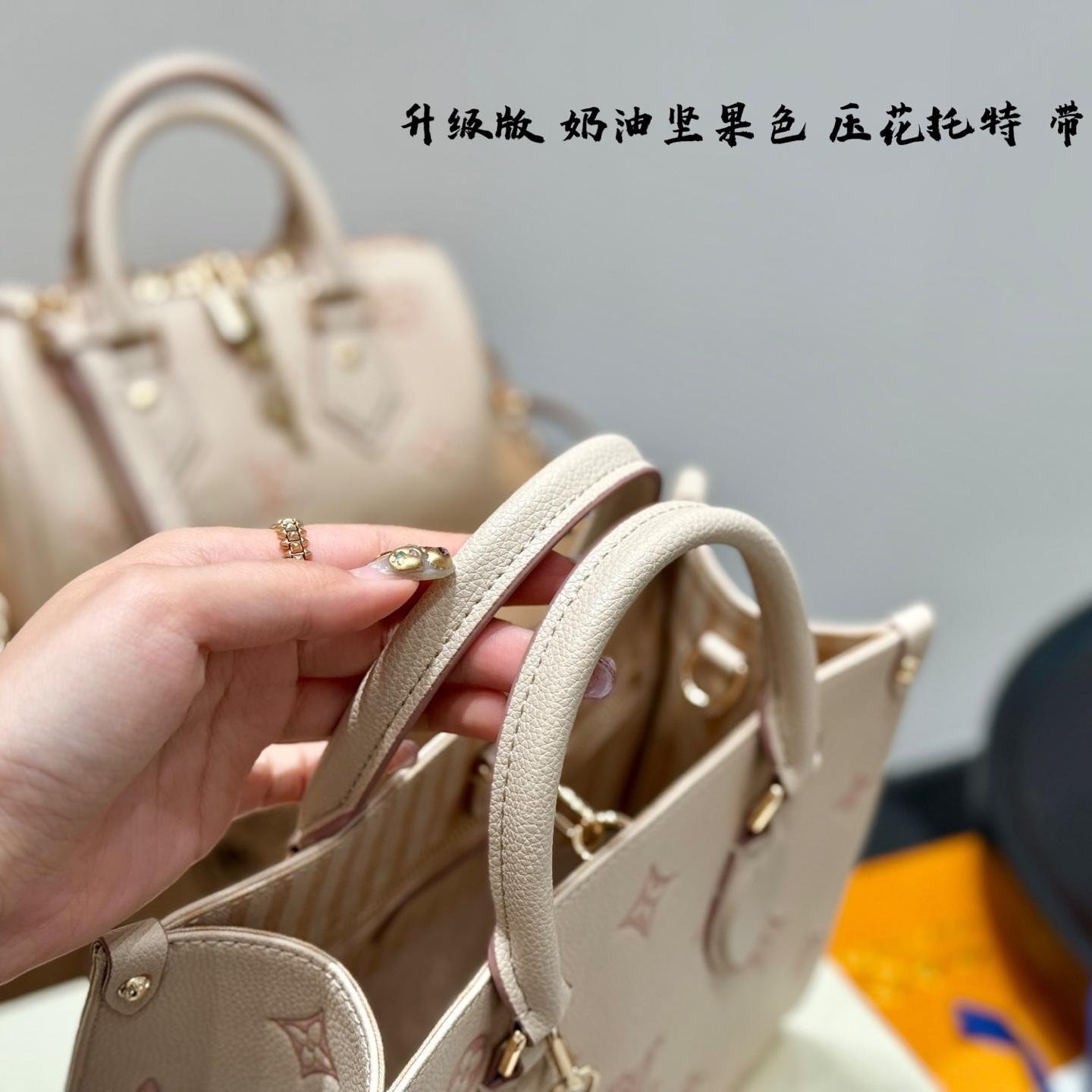 LV OnTheGo Mini Tote in Cream Hazelnut – 25cm Embossed Leather Bag with NFC - 图片 8