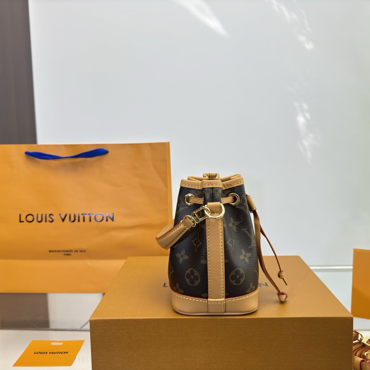 Mini Monogram Leather Bucket Bag – 13cm - 图片 4