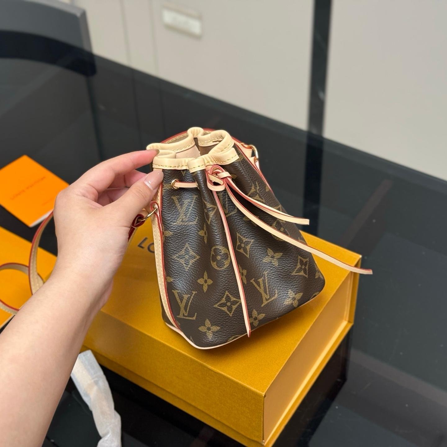 Nano Monogram Drawstring Bucket Bag – Luxury Mini Crossbody 16CM - 图片 2