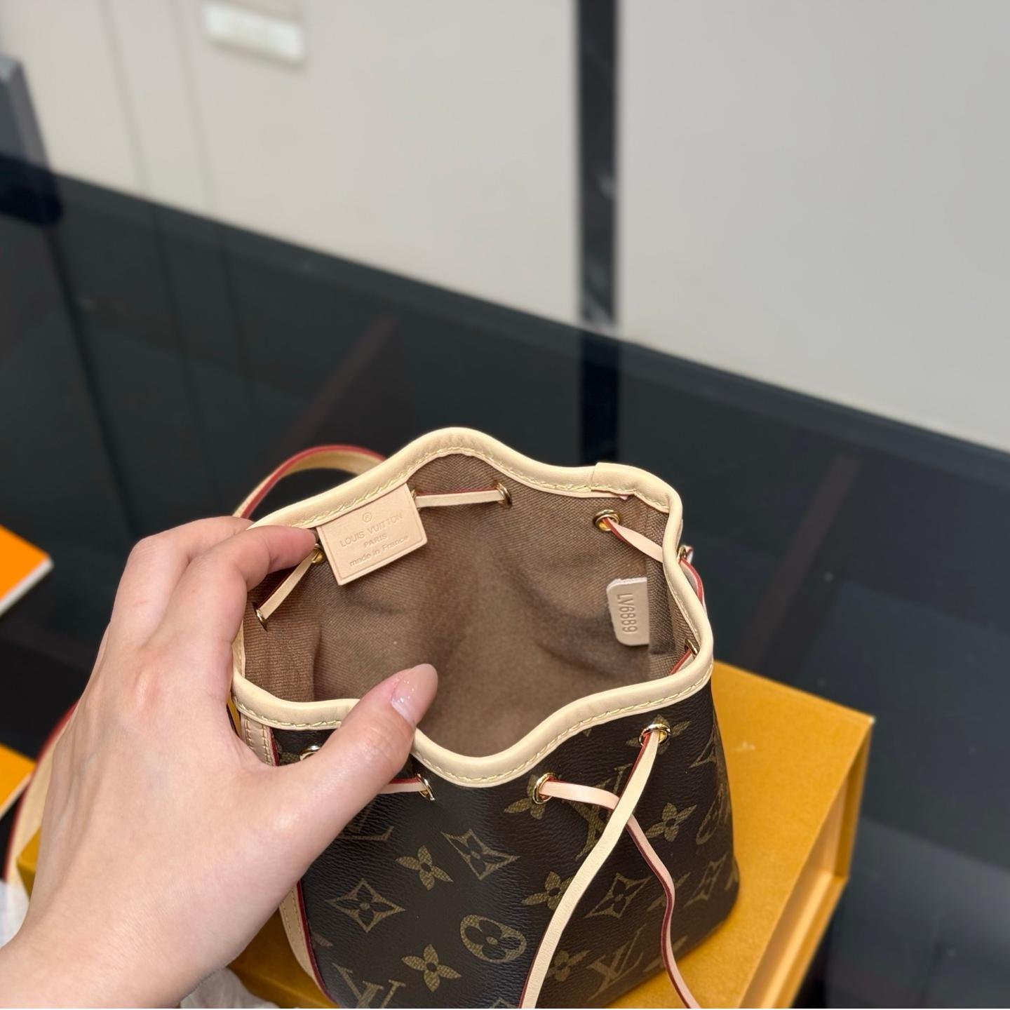 Nano Monogram Drawstring Bucket Bag – Luxury Mini Crossbody 16CM - 图片 3