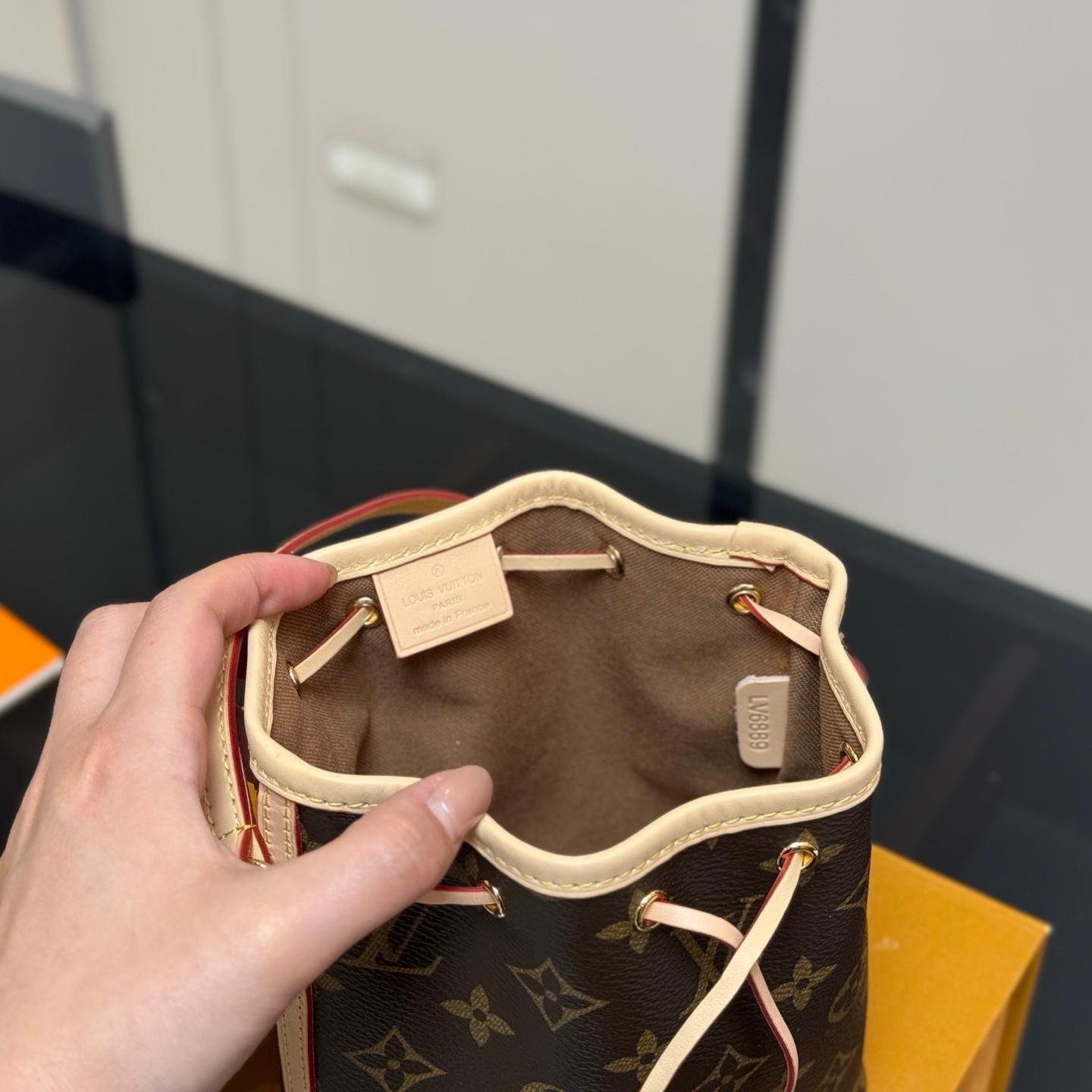 Nano Monogram Drawstring Bucket Bag – Luxury Mini Crossbody 16CM - 图片 4