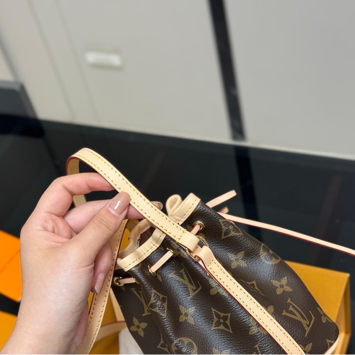 Nano Monogram Drawstring Bucket Bag – Luxury Mini Crossbody 16CM - 图片 6