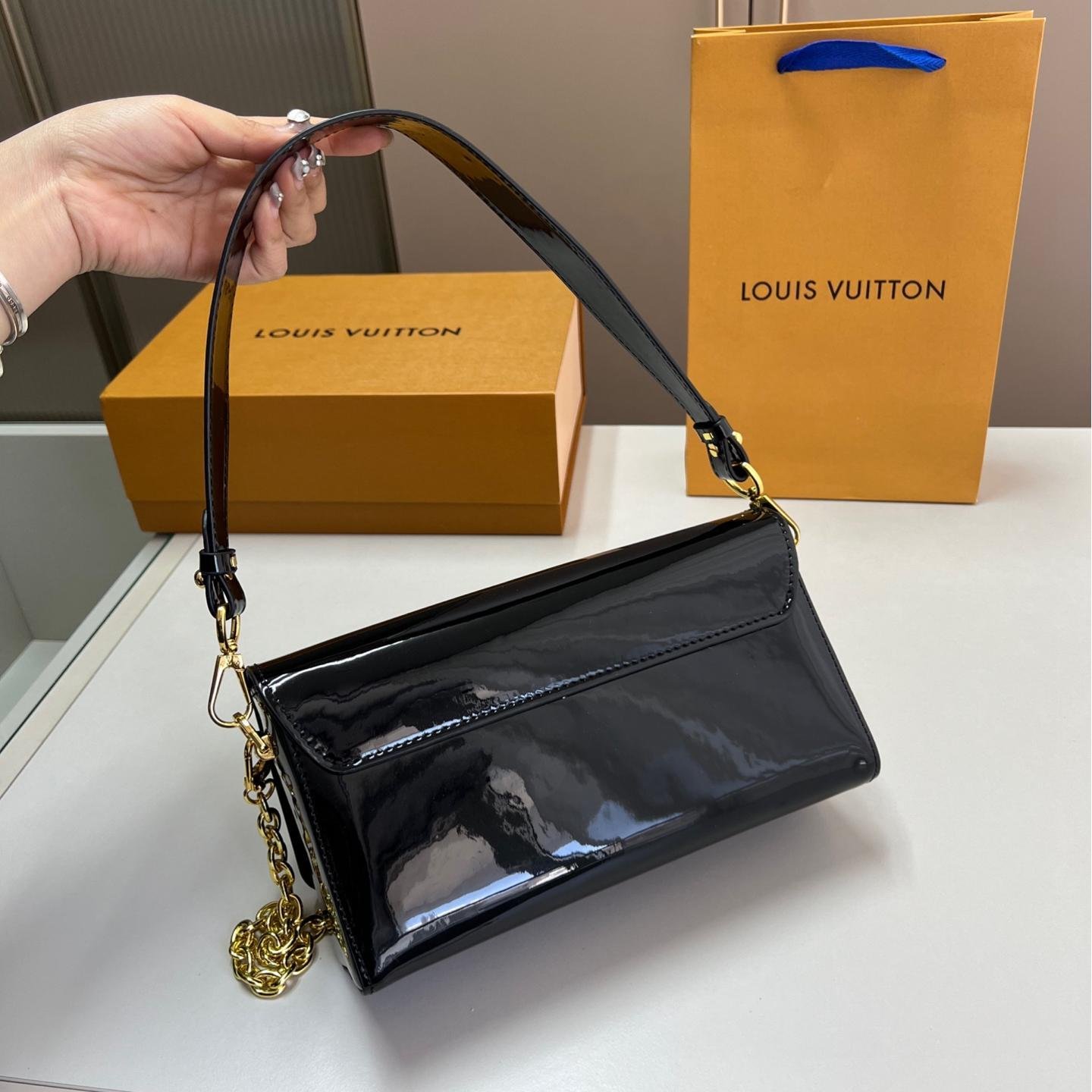LV Twist Chain Bag in Black Patent Leather with Gold Hardware – 23CM Timeless Icon - 图片 4