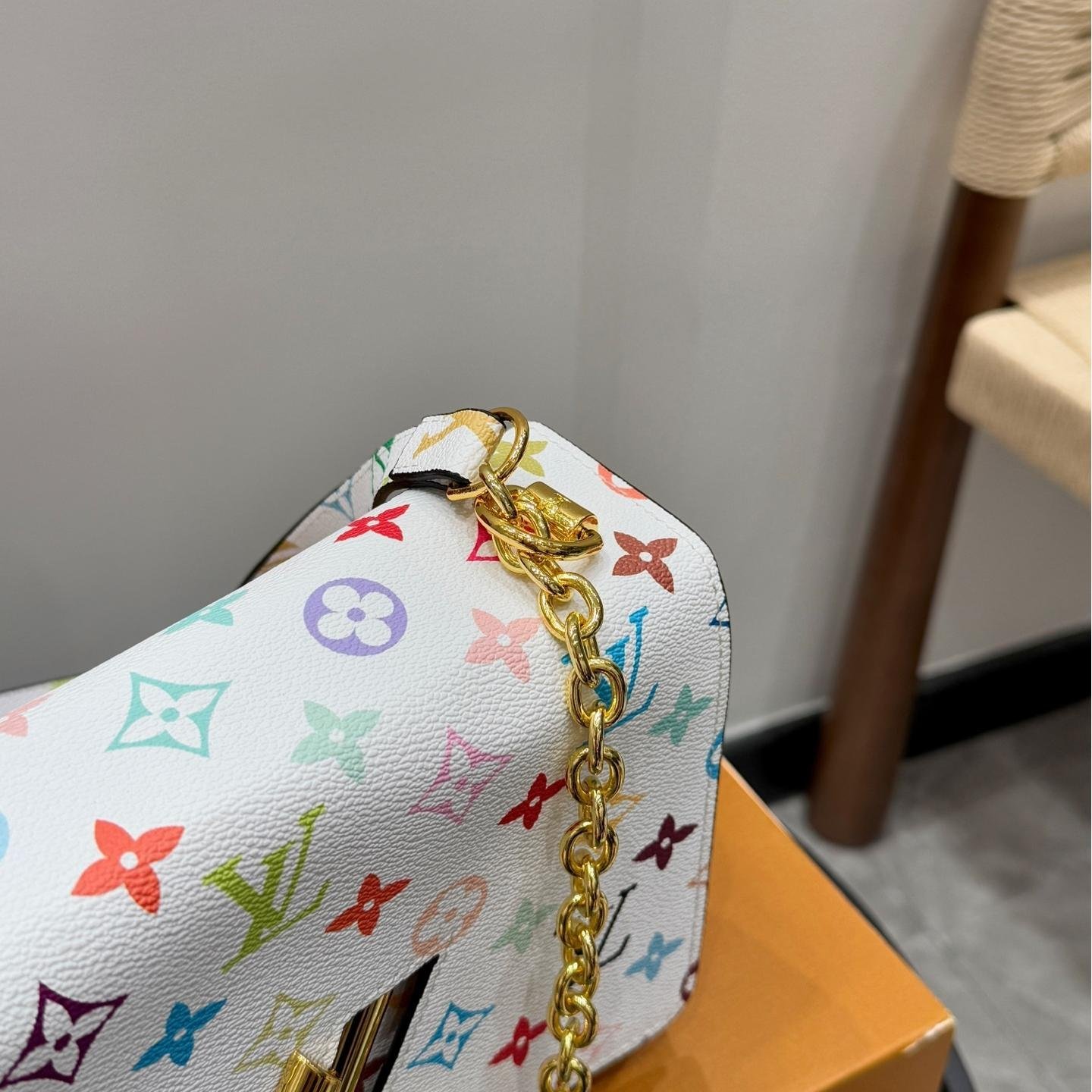 LV Twist Multicolor Monogram Chain Bag – 23cm Retro Revival Edition - 图片 8
