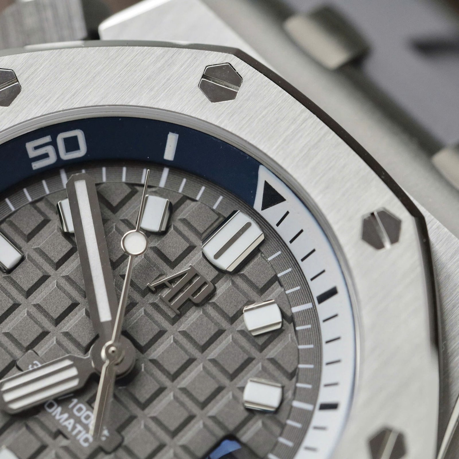 Audemars Piguet Royal Oak Offshore Diver 15720ST Grey Dial Rubber Replica IPF 42mm - 图片 4