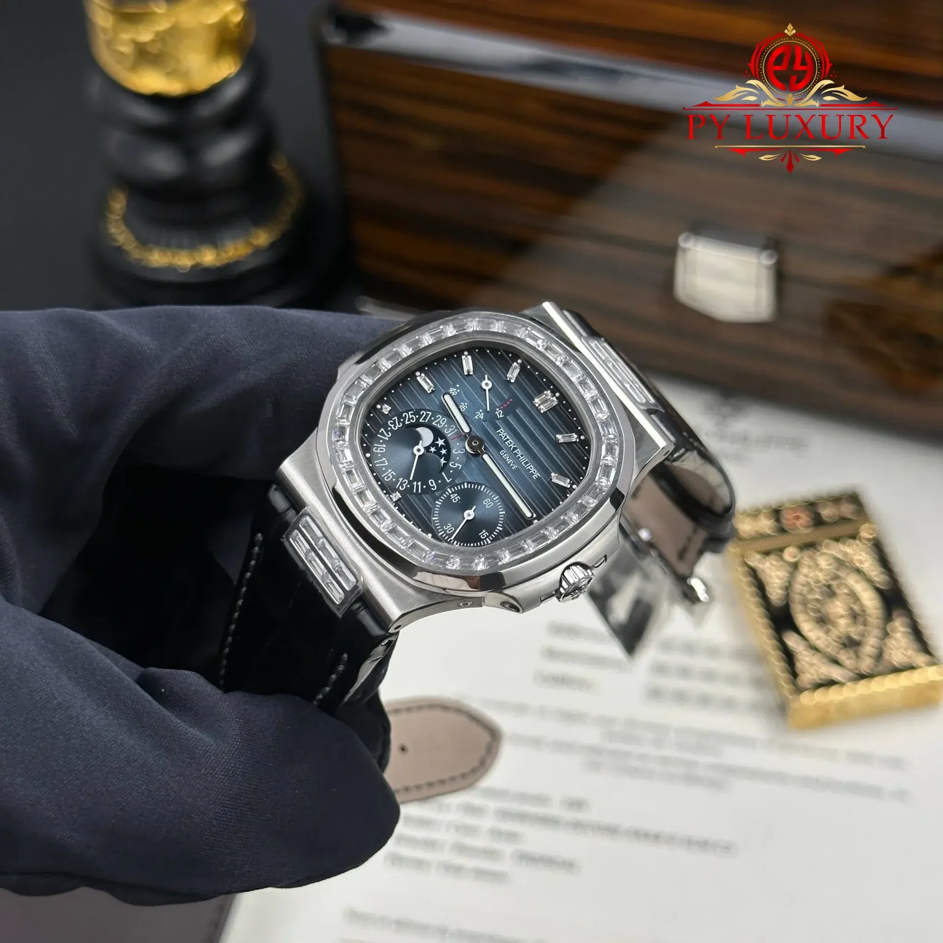 Patek Philippe Nautilus 5724G Blue Dial Baguette Stone Bezel Full Functions PPF Best Replica 40mm - 图片 3