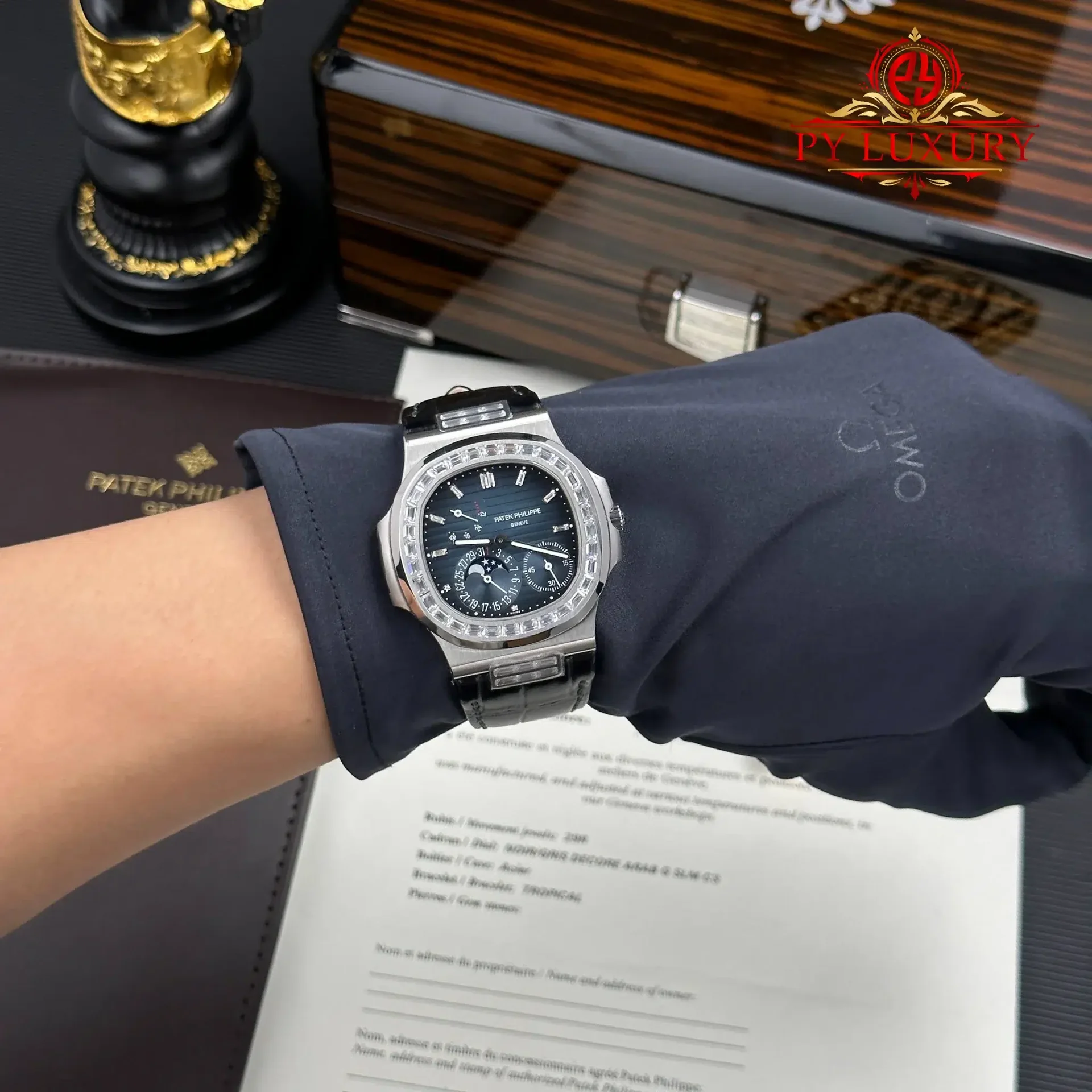 Patek Philippe Nautilus 5724G Blue Dial Baguette Stone Bezel Full Functions PPF Best Replica 40mm - 图片 8