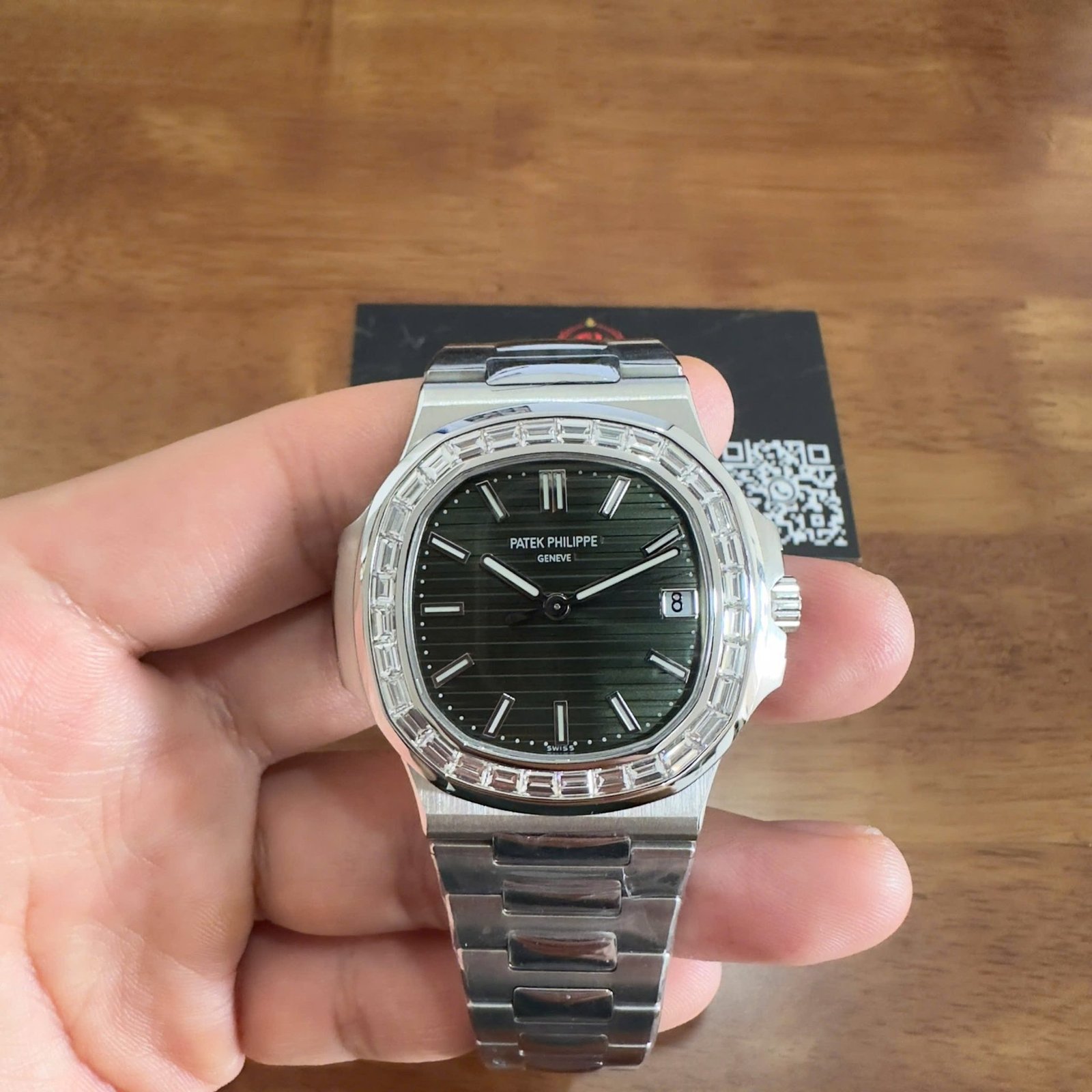Patek Philippe Nautilus 5711/1300A-001 Green Dial Custom CVD Baguette Diamonds 40mm - 图片 2